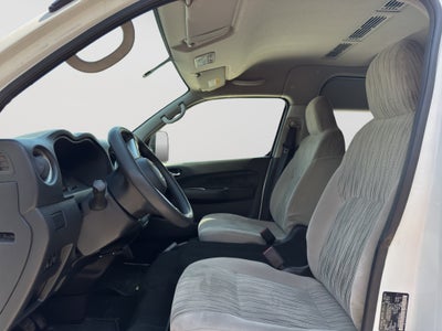 2022 Nissan URVAN 4 PTS AMPLIA TM5 AAC DESEM TRAS 15 PAS