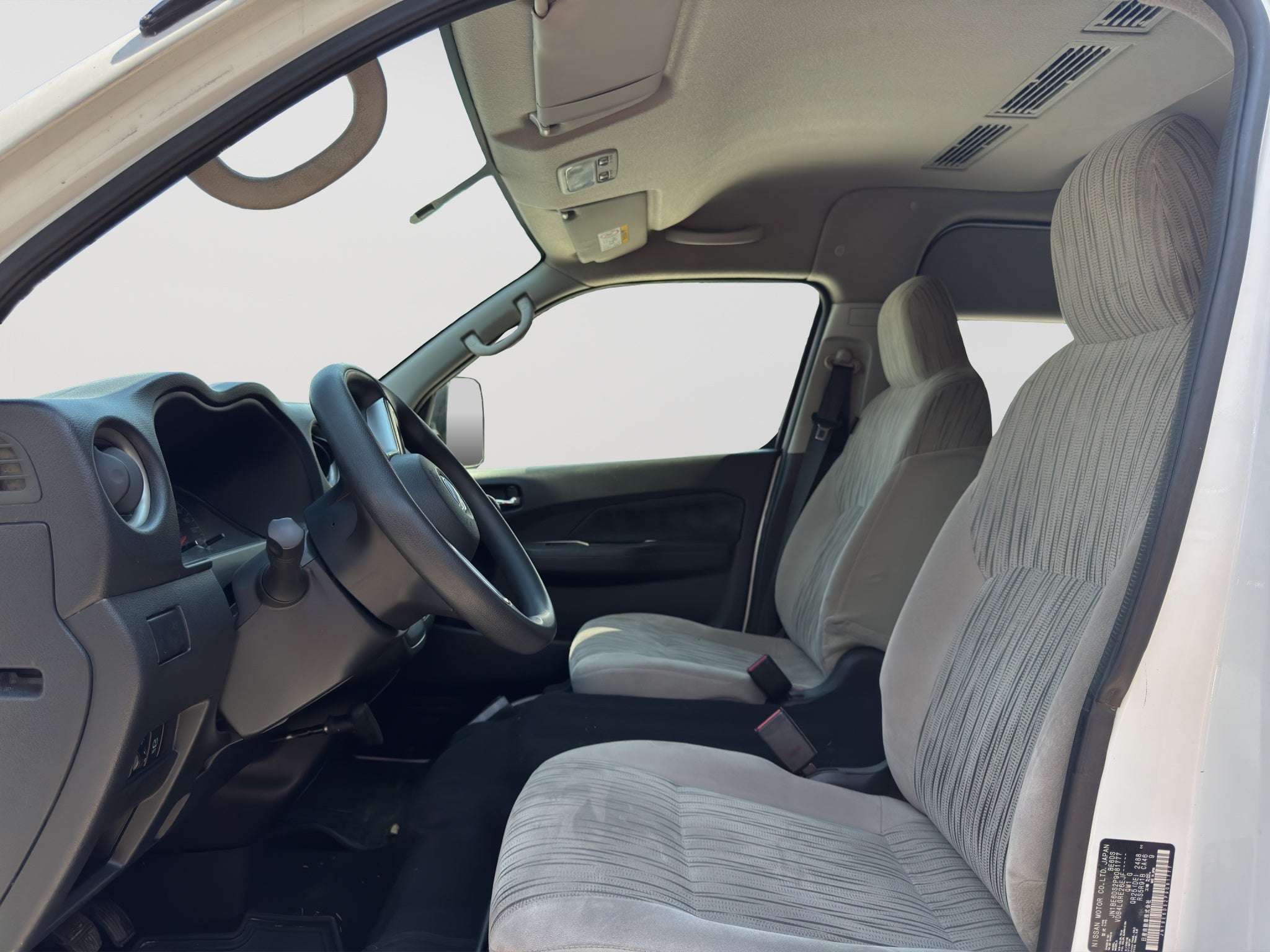 2022 Nissan URVAN 4 PTS AMPLIA TM5 AAC DESEM TRAS 15 PAS