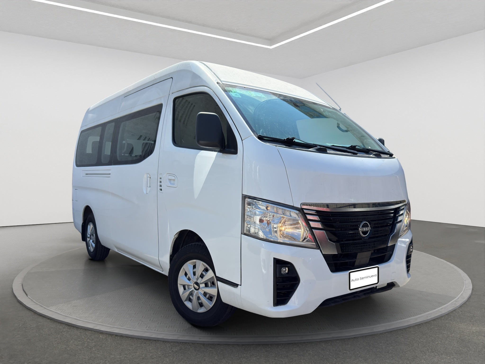 2022 Nissan URVAN 4 PTS AMPLIA TM5 AAC DESEM TRAS 15 PAS