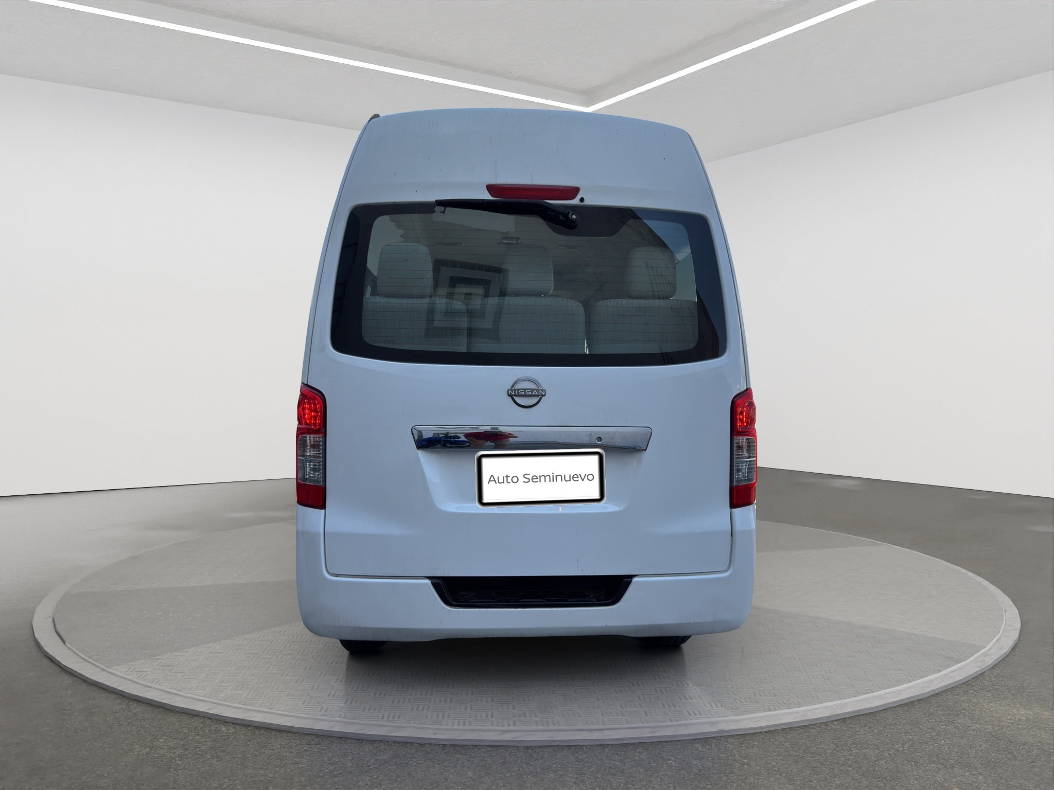 2022 Nissan URVAN 4 PTS AMPLIA TM5 AAC DESEM TRAS 15 PAS