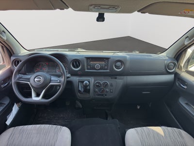 2022 Nissan URVAN 4 PTS AMPLIA TM5 AAC DESEM TRAS 15 PAS