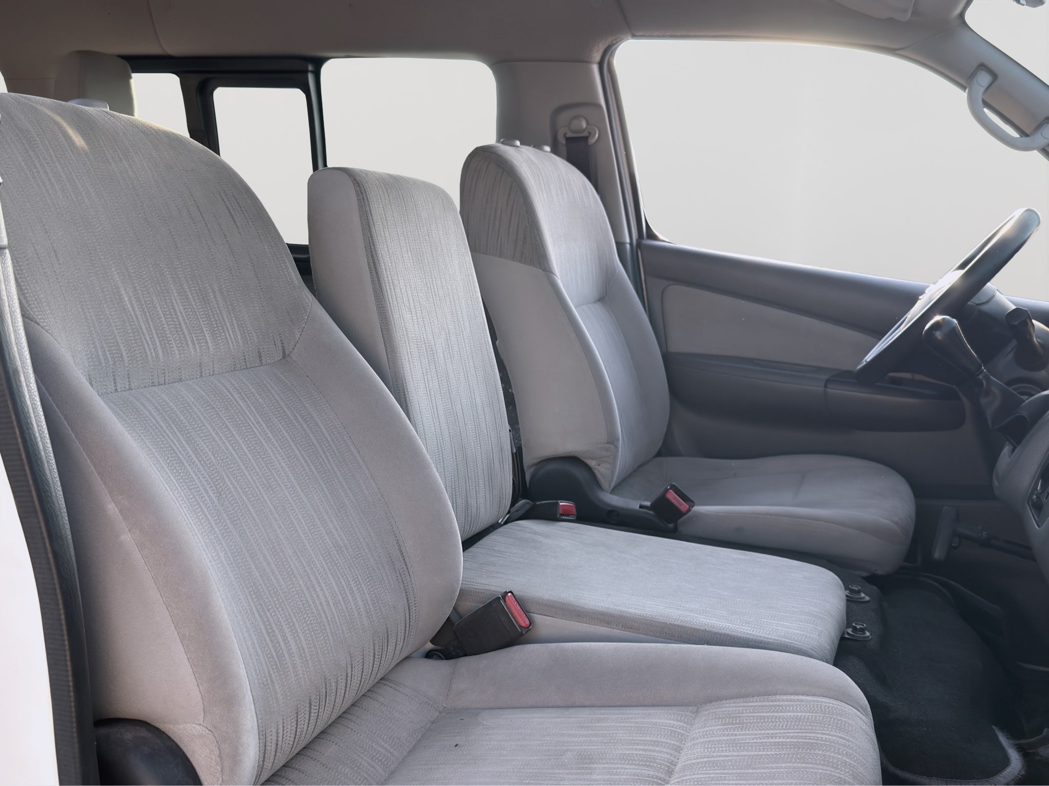 2021 Nissan URVAN 4 PTS AMPLIA TM5 AAC DESEM TRAS 15 PAS