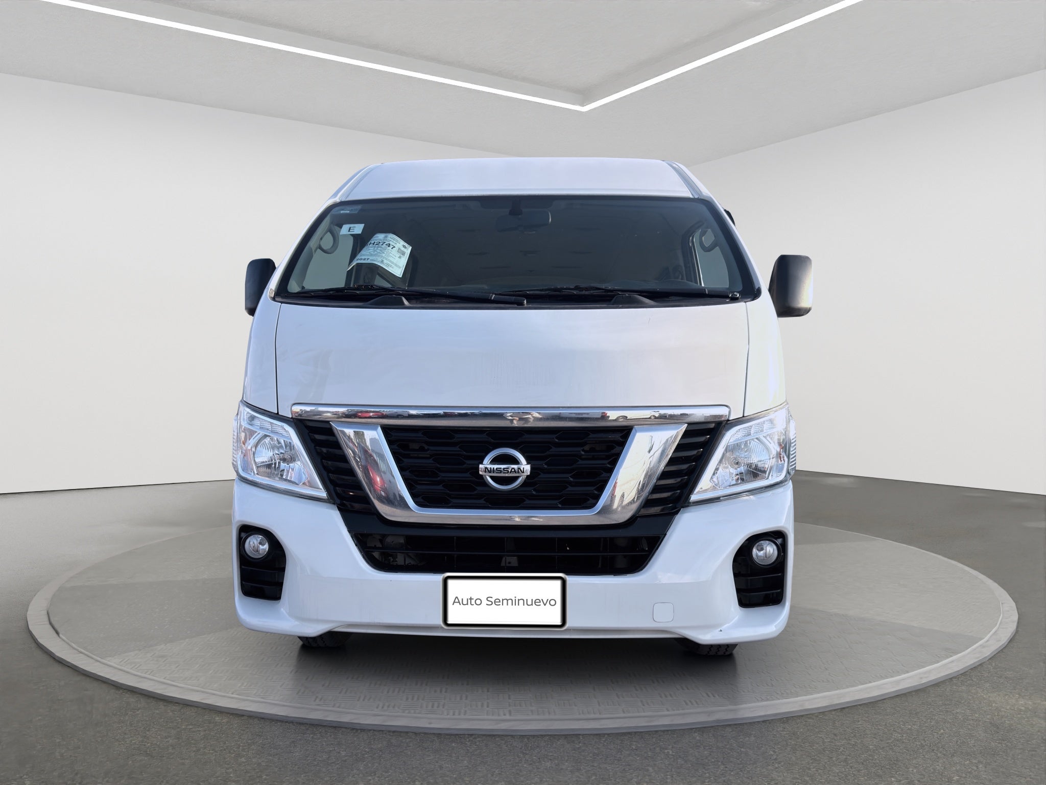 2021 Nissan URVAN 4 PTS AMPLIA TM5 AAC DESEM TRAS 15 PAS