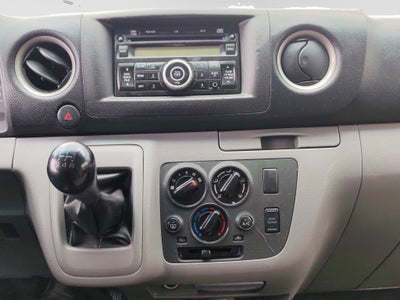 2021 Nissan URVAN 4 PTS AMPLIA TM5 AAC DESEM TRAS 15 PAS