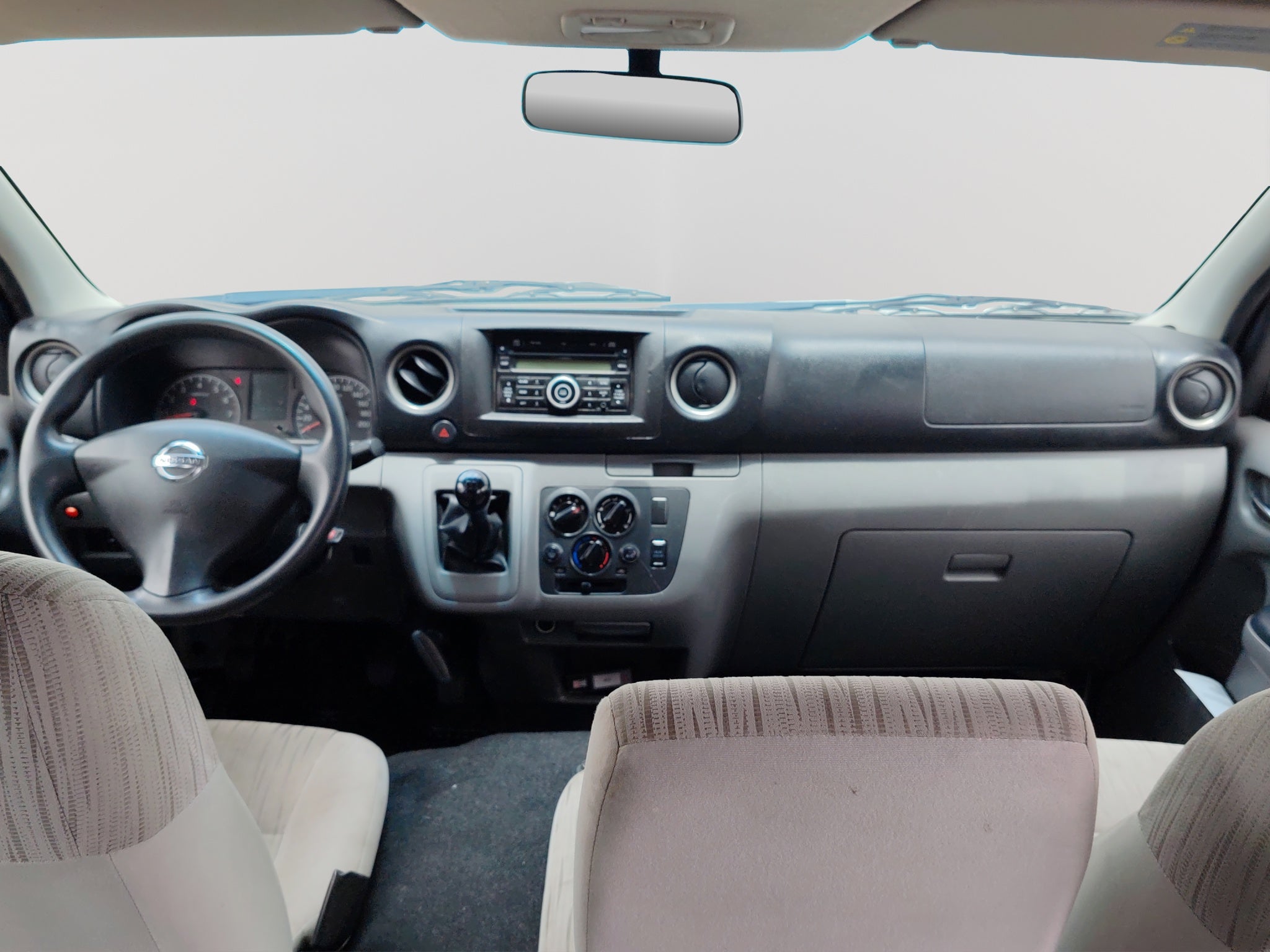 2021 Nissan URVAN 4 PTS AMPLIA TM5 AAC DESEM TRAS 15 PAS