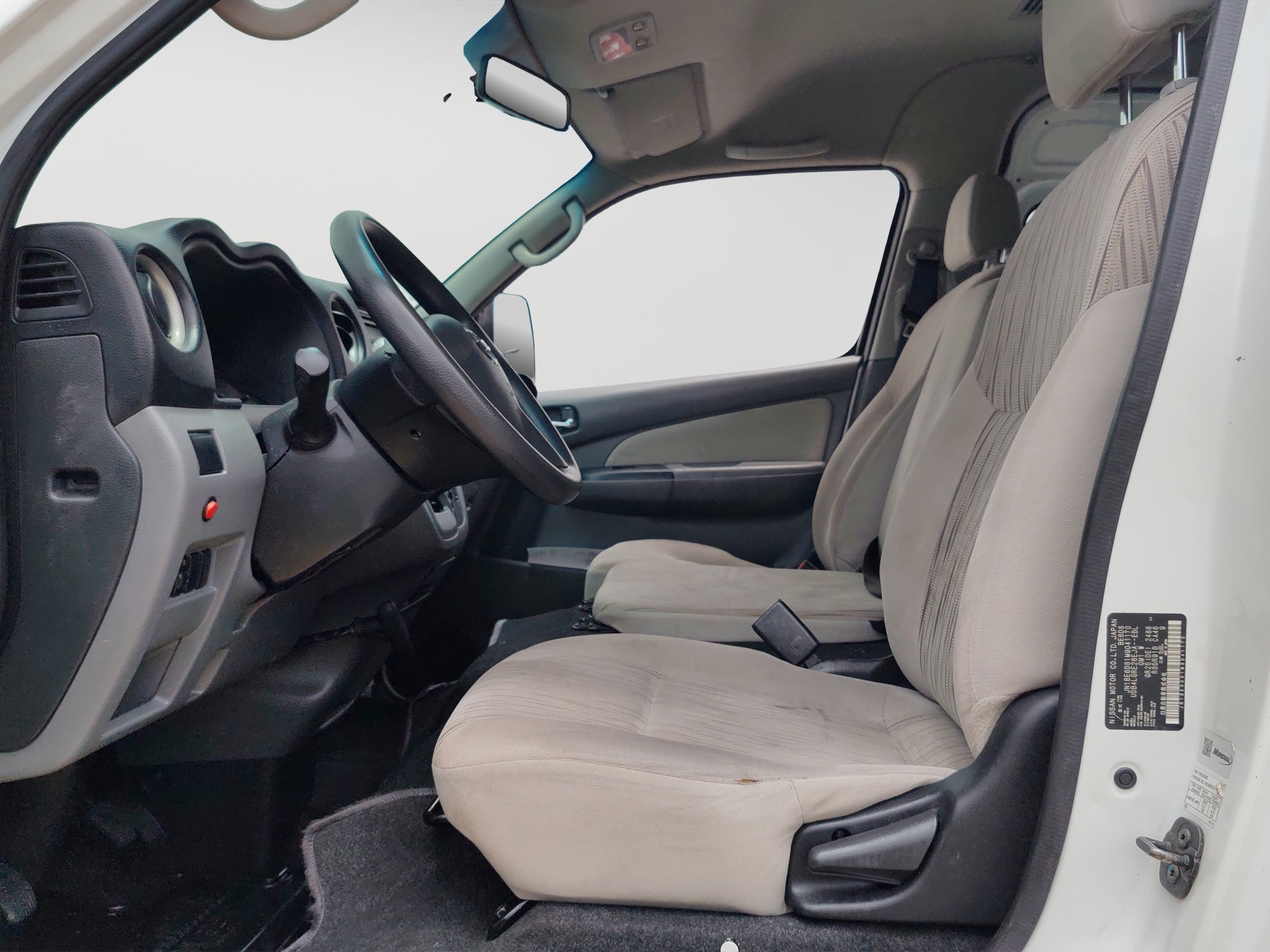 2021 Nissan URVAN 4 PTS AMPLIA TM5 AAC DESEM TRAS 15 PAS
