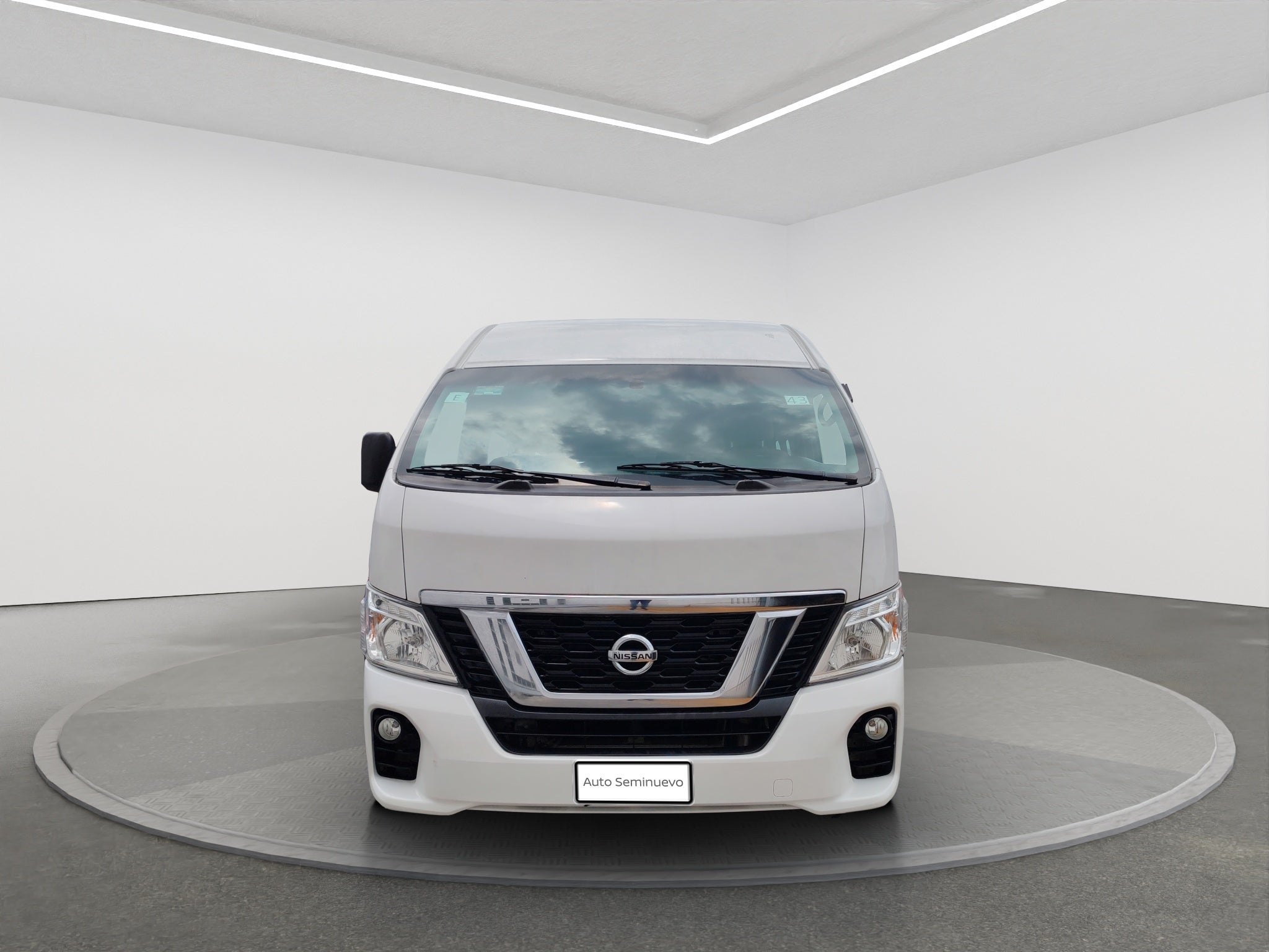 2021 Nissan URVAN 4 PTS AMPLIA TM5 AAC DESEM TRAS 15 PAS