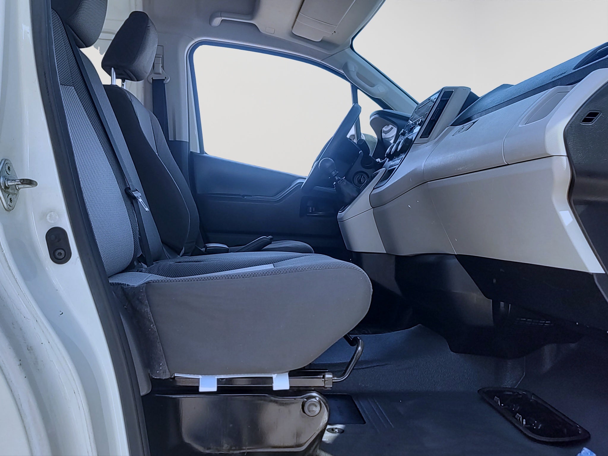 2022 Toyota HIACE 4 PTS DX SUPERLARGA TM5 CVENTANAS