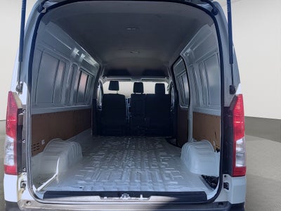 2022 Toyota HIACE 4 PTS DX SUPERLARGA TM5 CVENTANAS