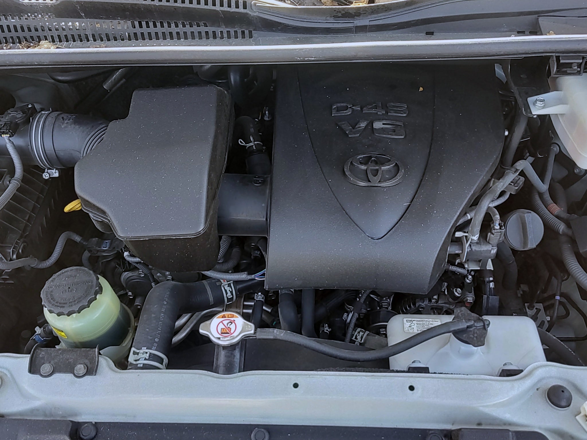 2022 Toyota HIACE 4 PTS DX SUPERLARGA TM5 CVENTANAS