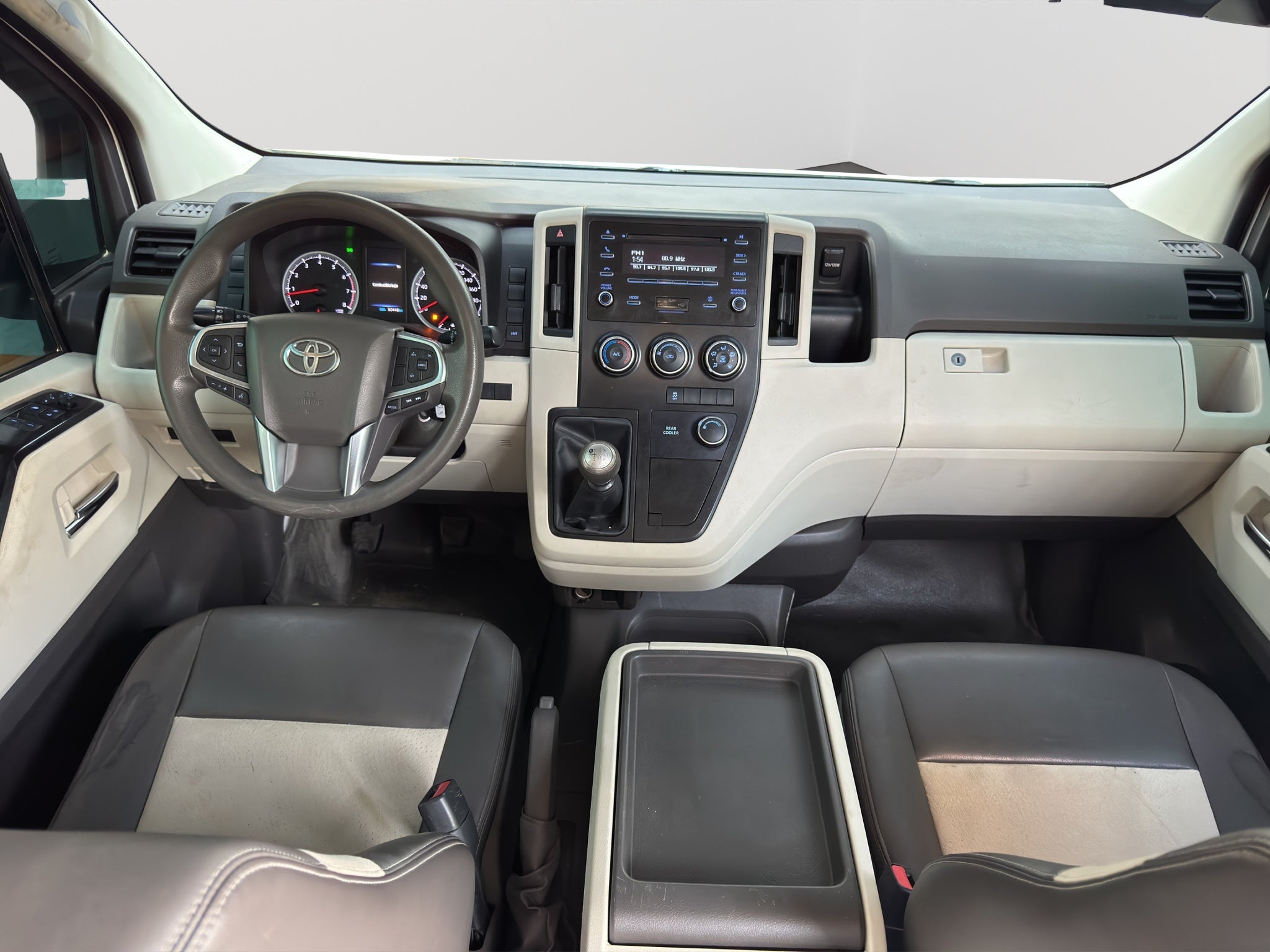 2021 Toyota HIACE 4 PTS GL TM5 12 PAS