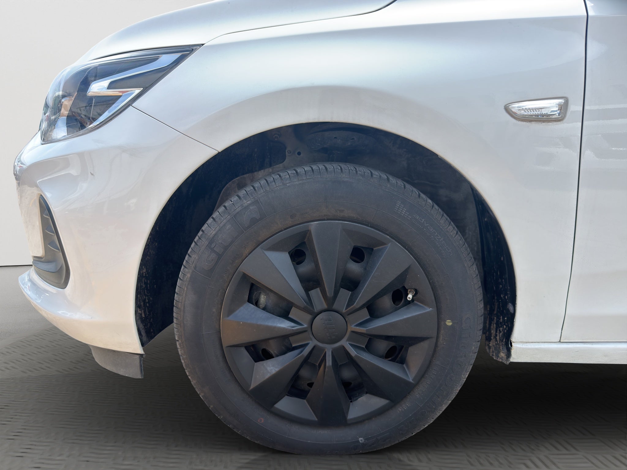 2023 Chevrolet ONIX A 4 PTS LS 13L TM5 AAC BA R-15