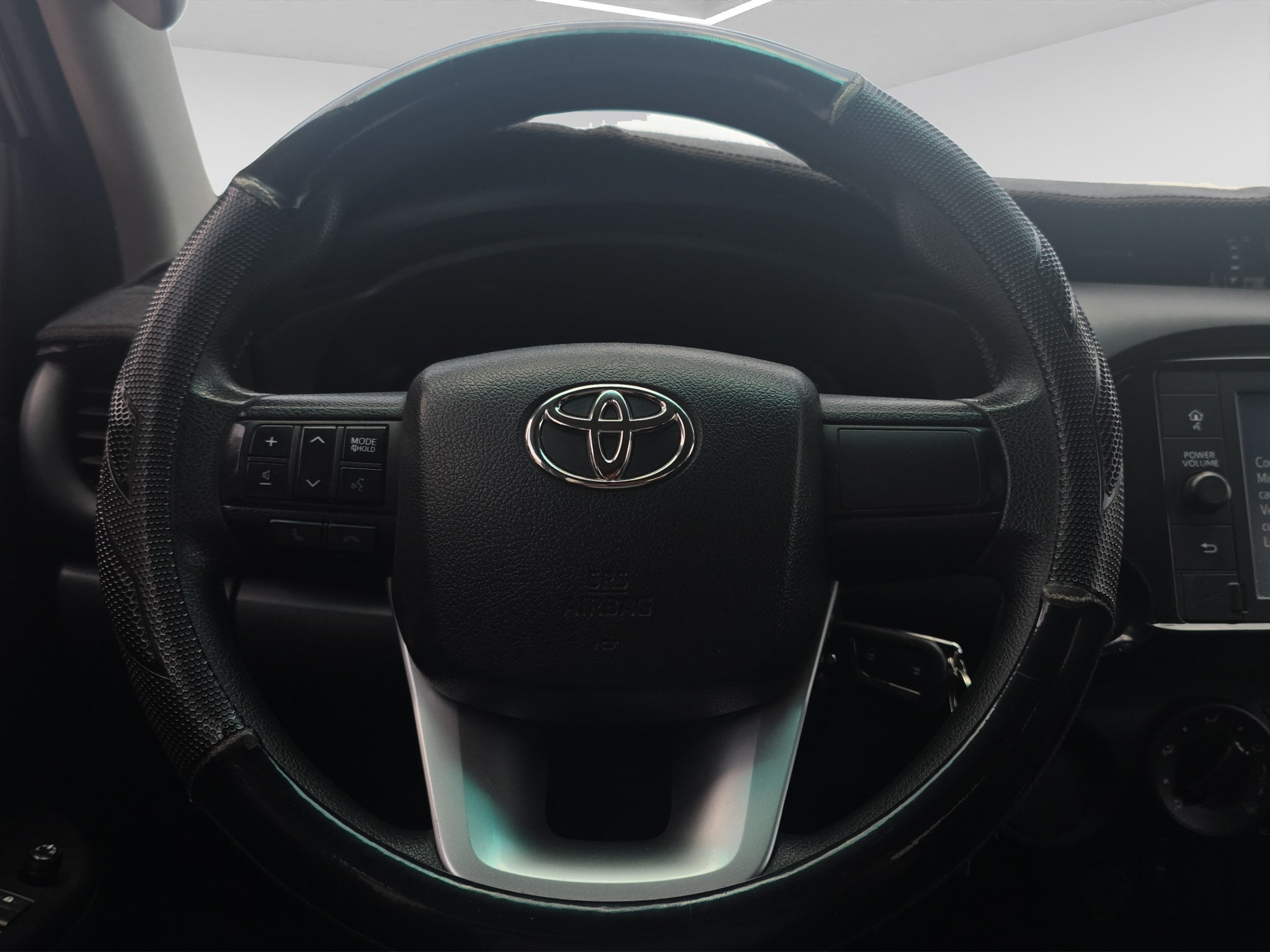 2024 Toyota HILUX 4P DOBLE CABINA SR L42.7 MAN