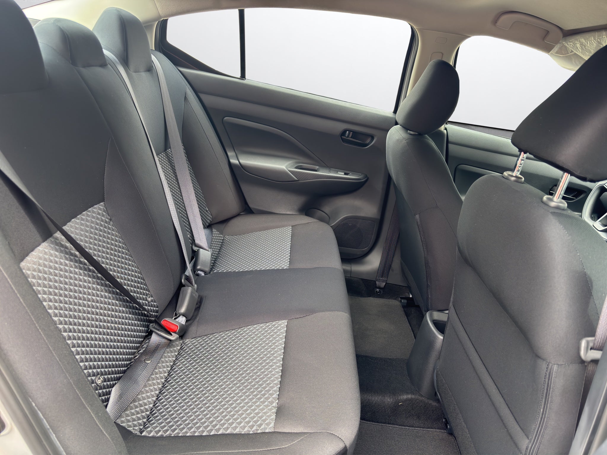 2025 Nissan VERSA 4P SENSE L41.6 AUT