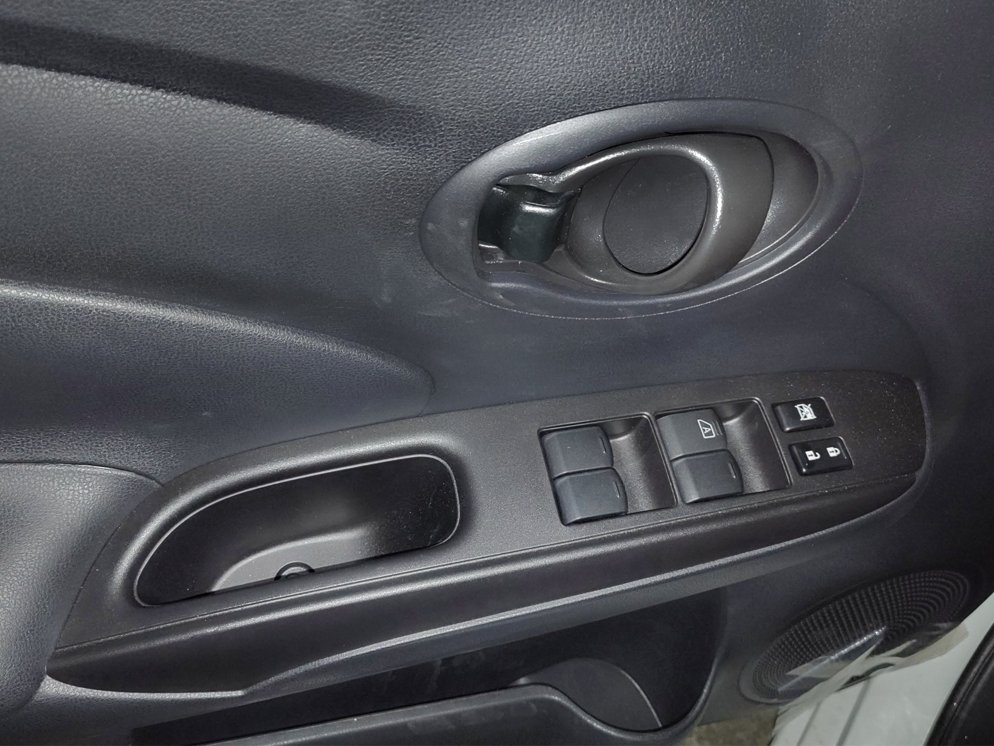 2025 Nissan V-DRIVE 4P L41.6 MAN AUDIO