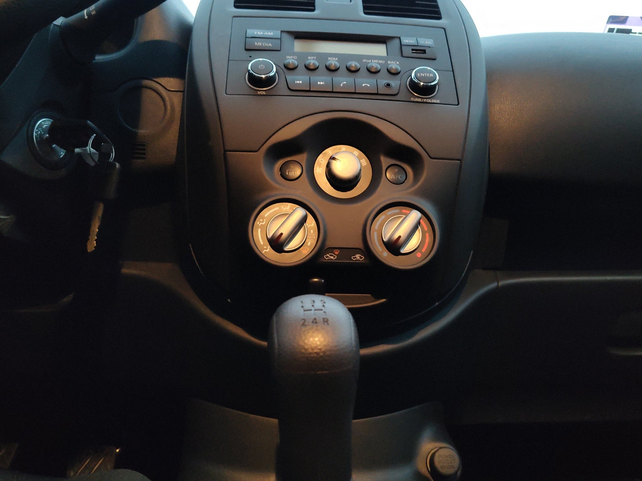 2025 Nissan V-DRIVE 4 PUERTAS TM AC AUDIO