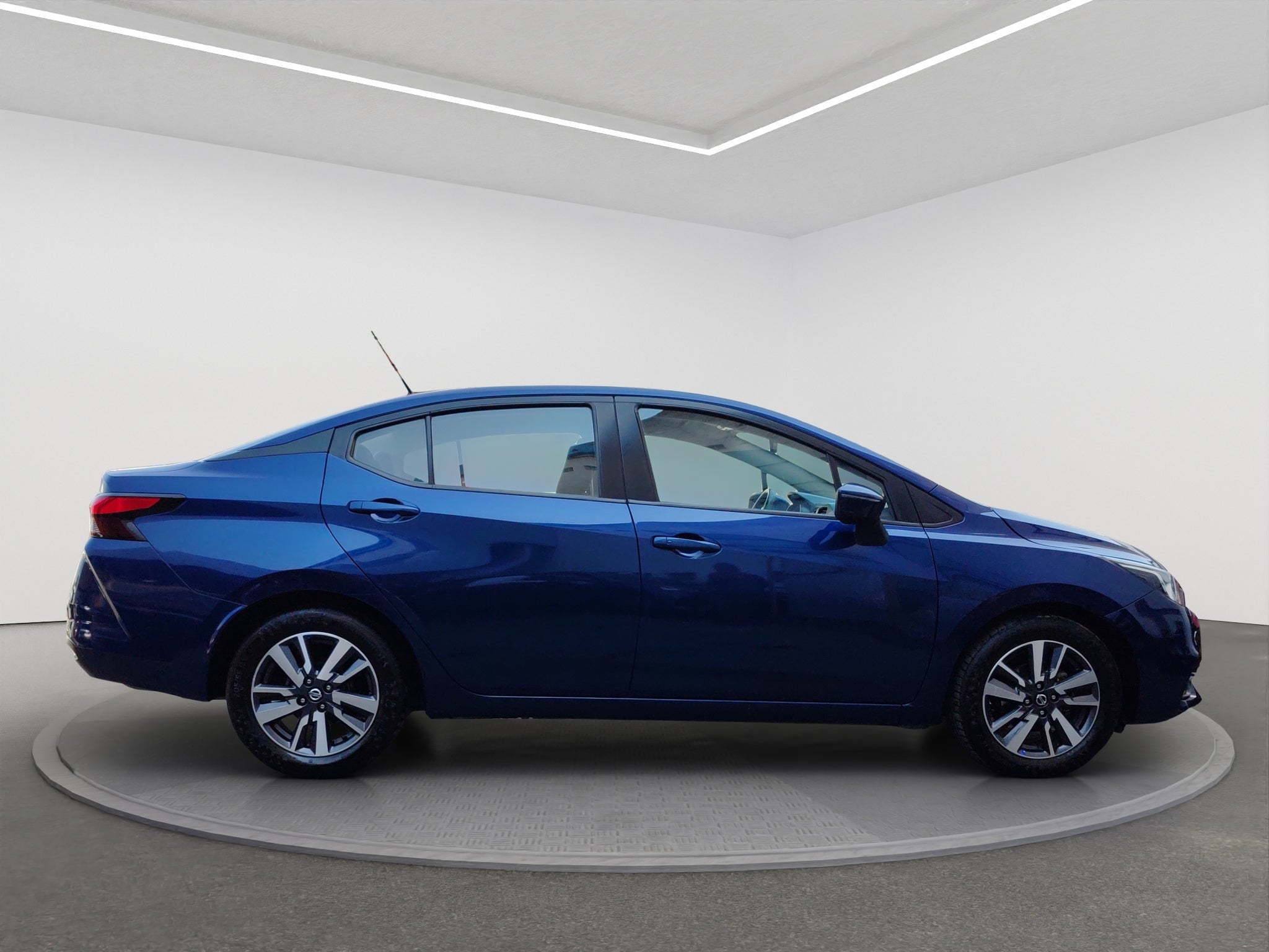 2021 Nissan VERSA 4 PTS ADVANCE AAC VE F NIEBLA RA-16CVT