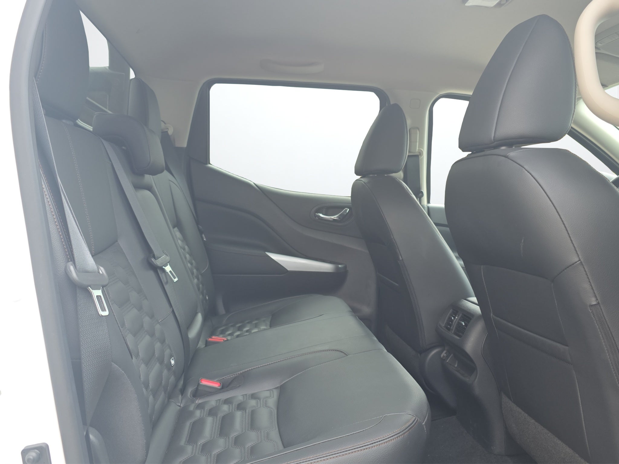 2025 Nissan FRONTIER 4P PLATINUM LE L42.5 AUT