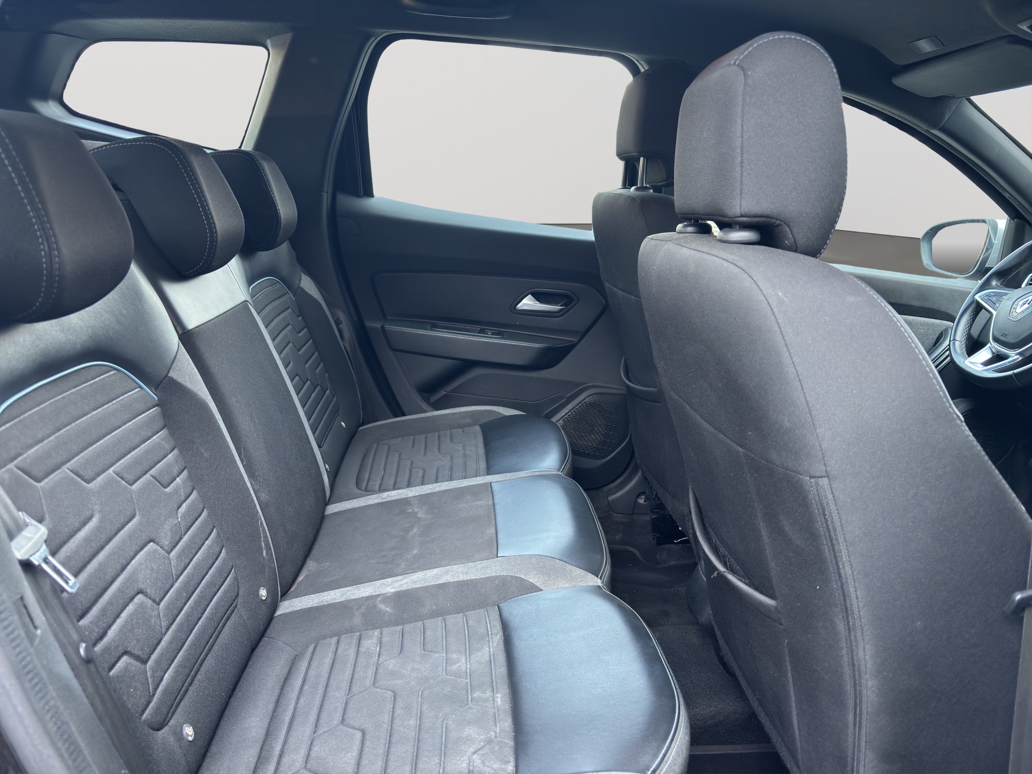 2023 RENAULT DUSTER 5 PTS ICONIC 13T TA AAC VE MP3 GPS FNIEBLA RA-17