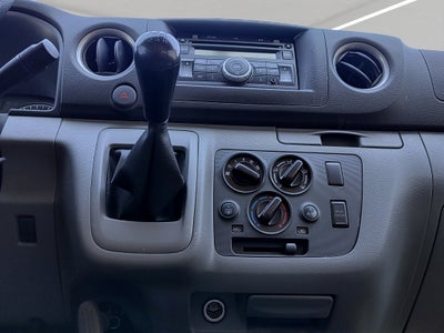 2022 Nissan URVAN 4 PTS AMPLIA TM5 AAC DESEM TRAS 15 PAS