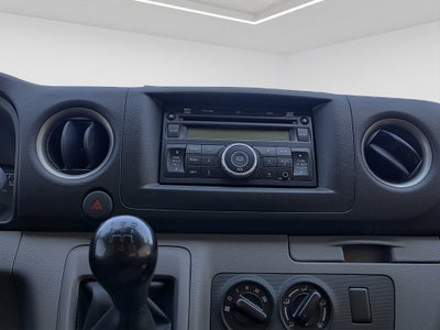 2022 Nissan URVAN 4 PTS AMPLIA TM5 AAC DESEM TRAS 15 PAS