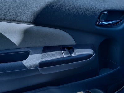 2022 Nissan URVAN 4 PTS AMPLIA TM5 AAC DESEM TRAS 15 PAS