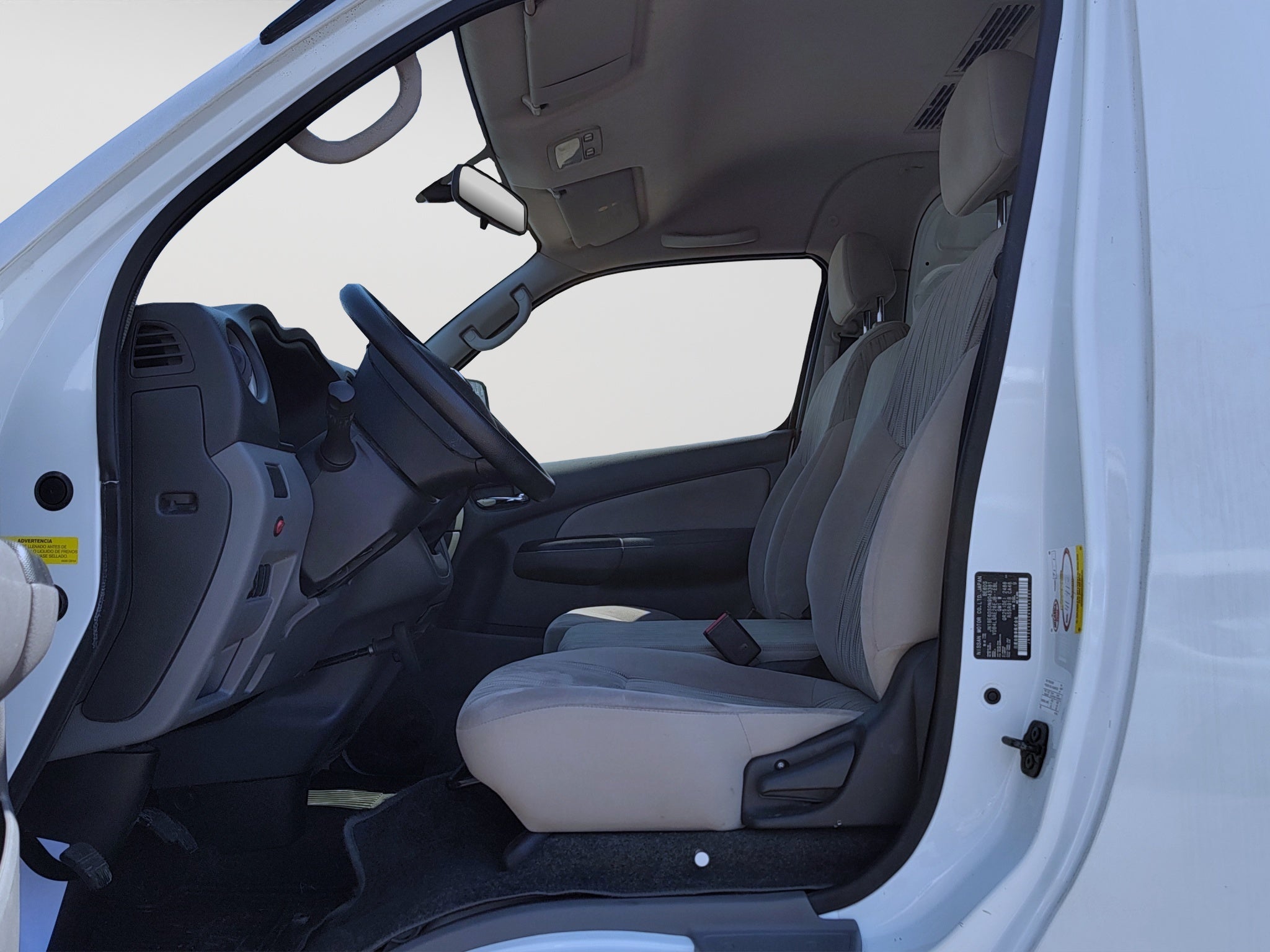 2022 Nissan URVAN 4 PTS AMPLIA TM5 AAC DESEM TRAS 15 PAS