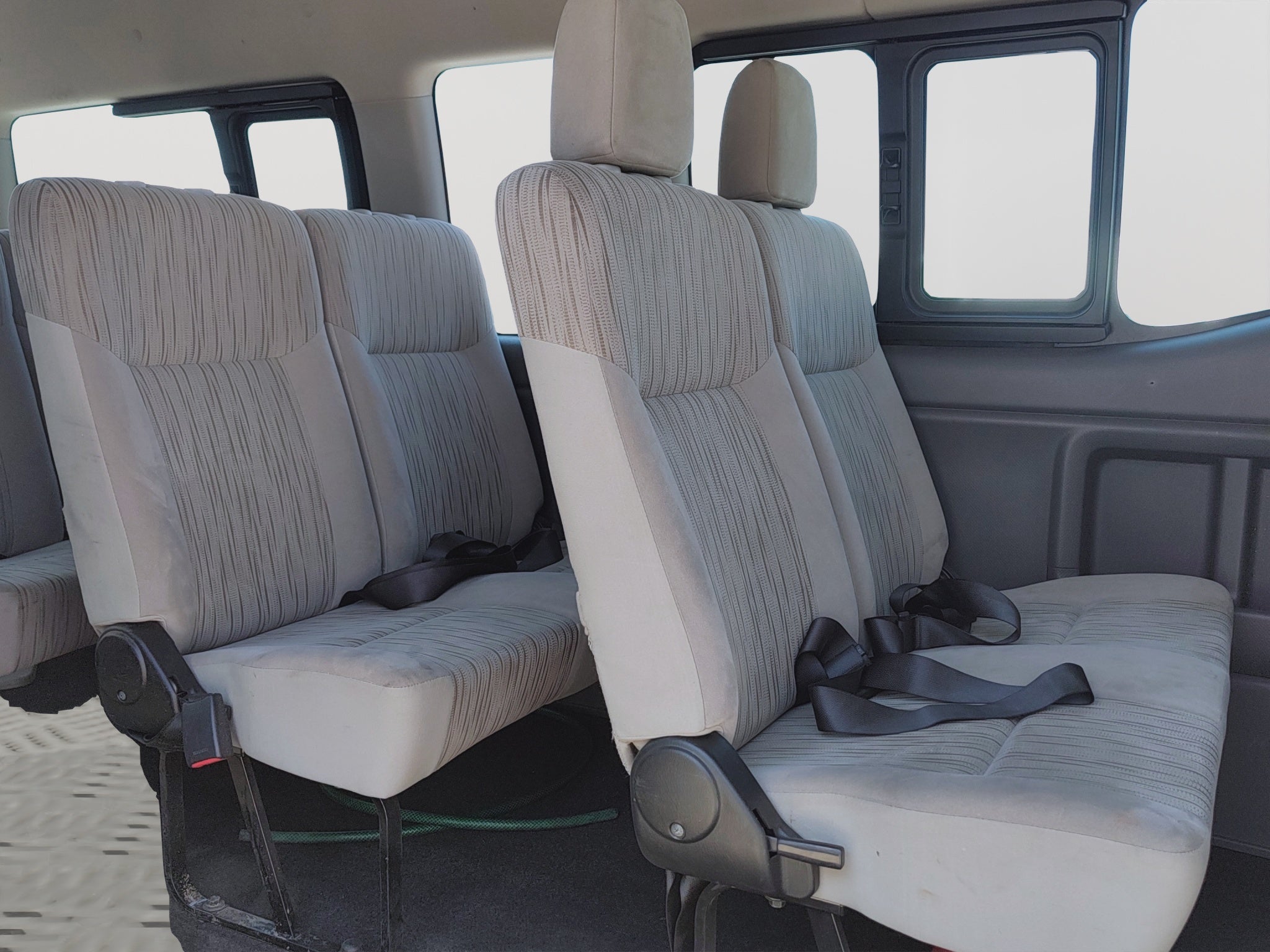 2022 Nissan URVAN 4 PTS AMPLIA TM5 AAC DESEM TRAS 15 PAS