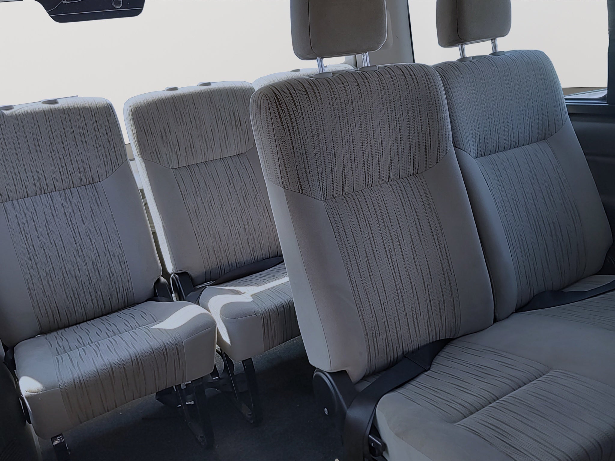 2022 Nissan URVAN 4 PTS AMPLIA TM5 AAC DESEM TRAS 15 PAS