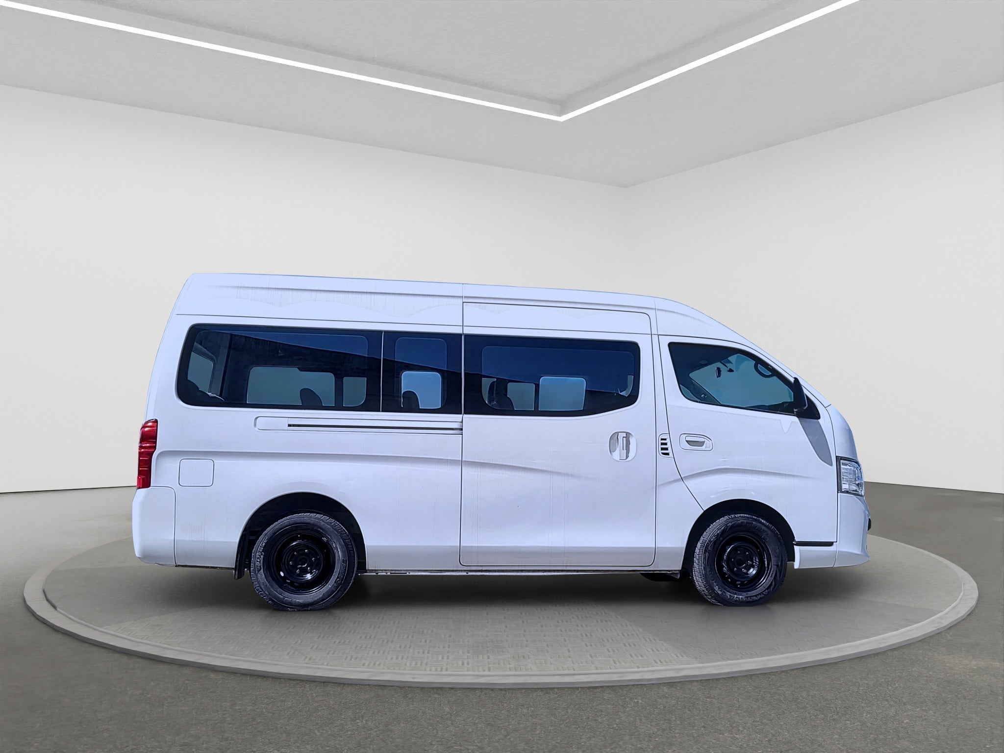 2022 Nissan URVAN 4 PTS AMPLIA TM5 AAC DESEM TRAS 15 PAS