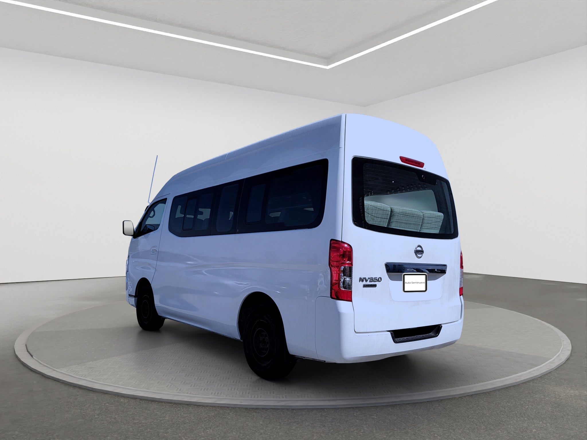 2022 Nissan URVAN 4 PTS AMPLIA TM5 AAC DESEM TRAS 15 PAS