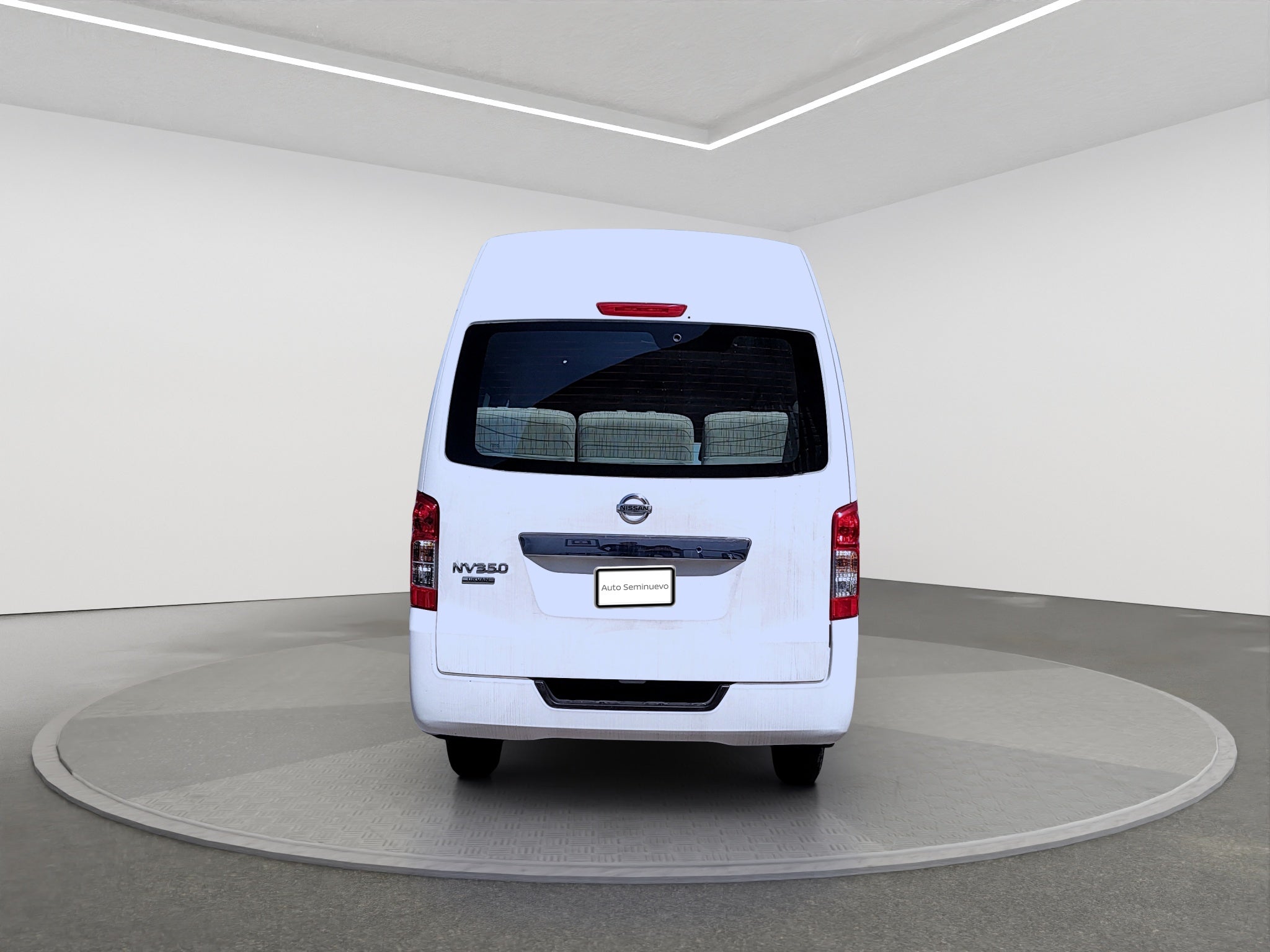2022 Nissan URVAN 4 PTS AMPLIA TM5 AAC DESEM TRAS 15 PAS