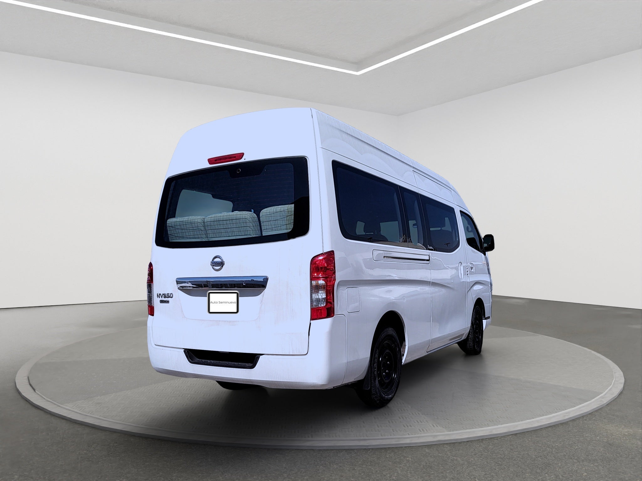 2022 Nissan URVAN 4 PTS AMPLIA TM5 AAC DESEM TRAS 15 PAS