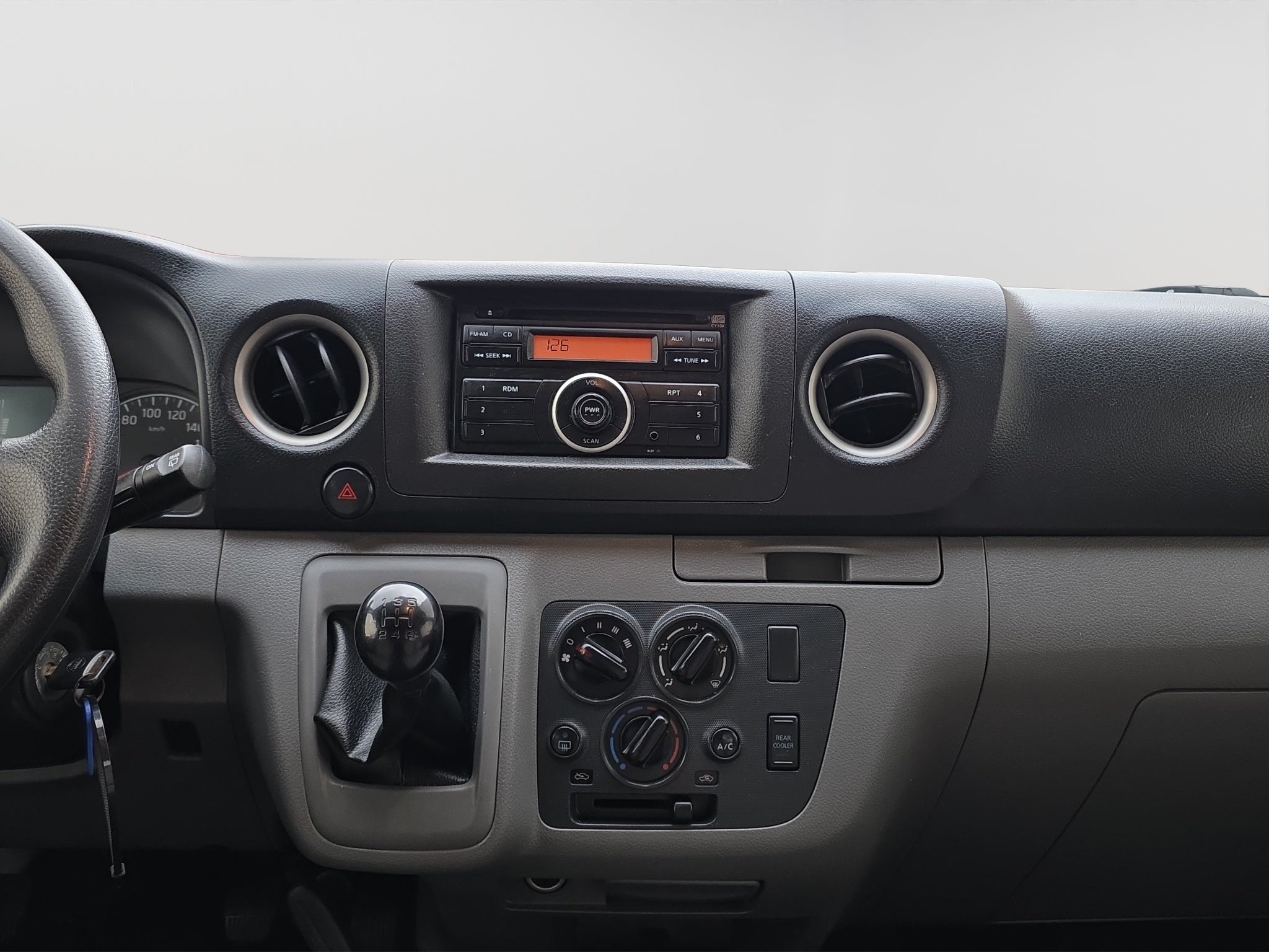 2020 Nissan URVAN 4 PTS AMPLIA TD TM5 AAC DESEM TRAS 15 PAS