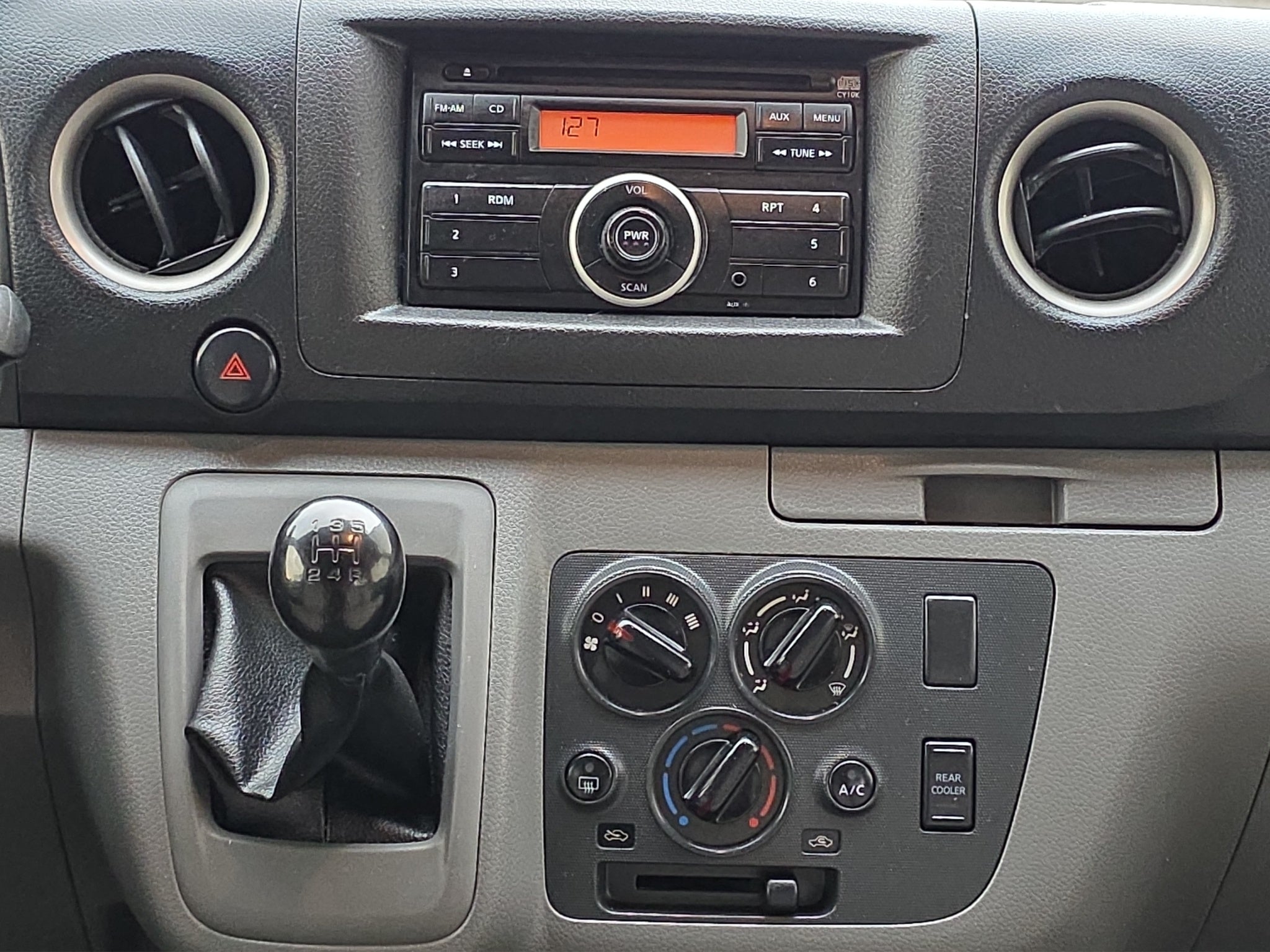 2020 Nissan URVAN 4 PTS AMPLIA TD TM5 AAC DESEM TRAS 15 PAS