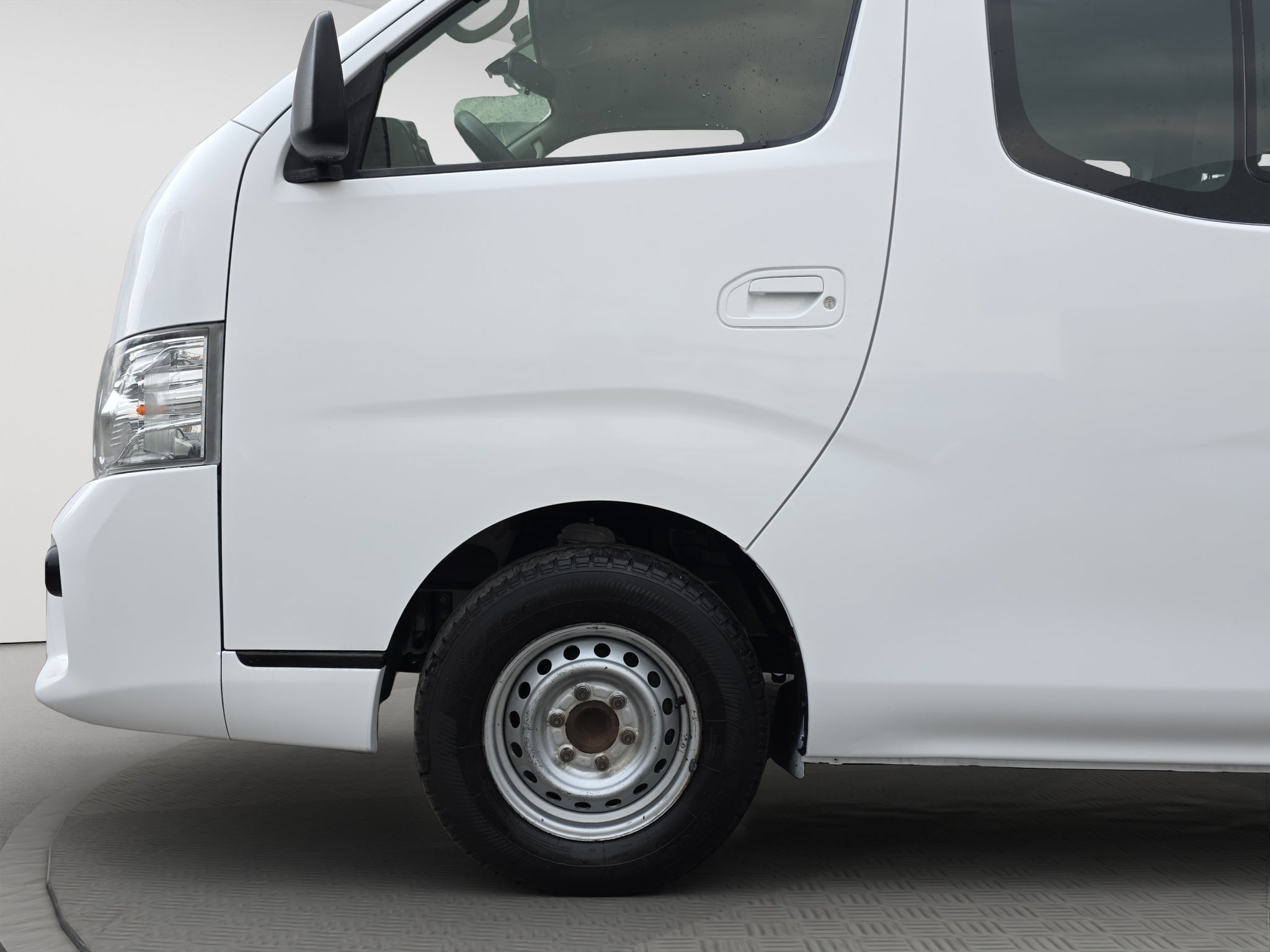 2020 Nissan URVAN 4 PTS AMPLIA TD TM5 AAC DESEM TRAS 15 PAS