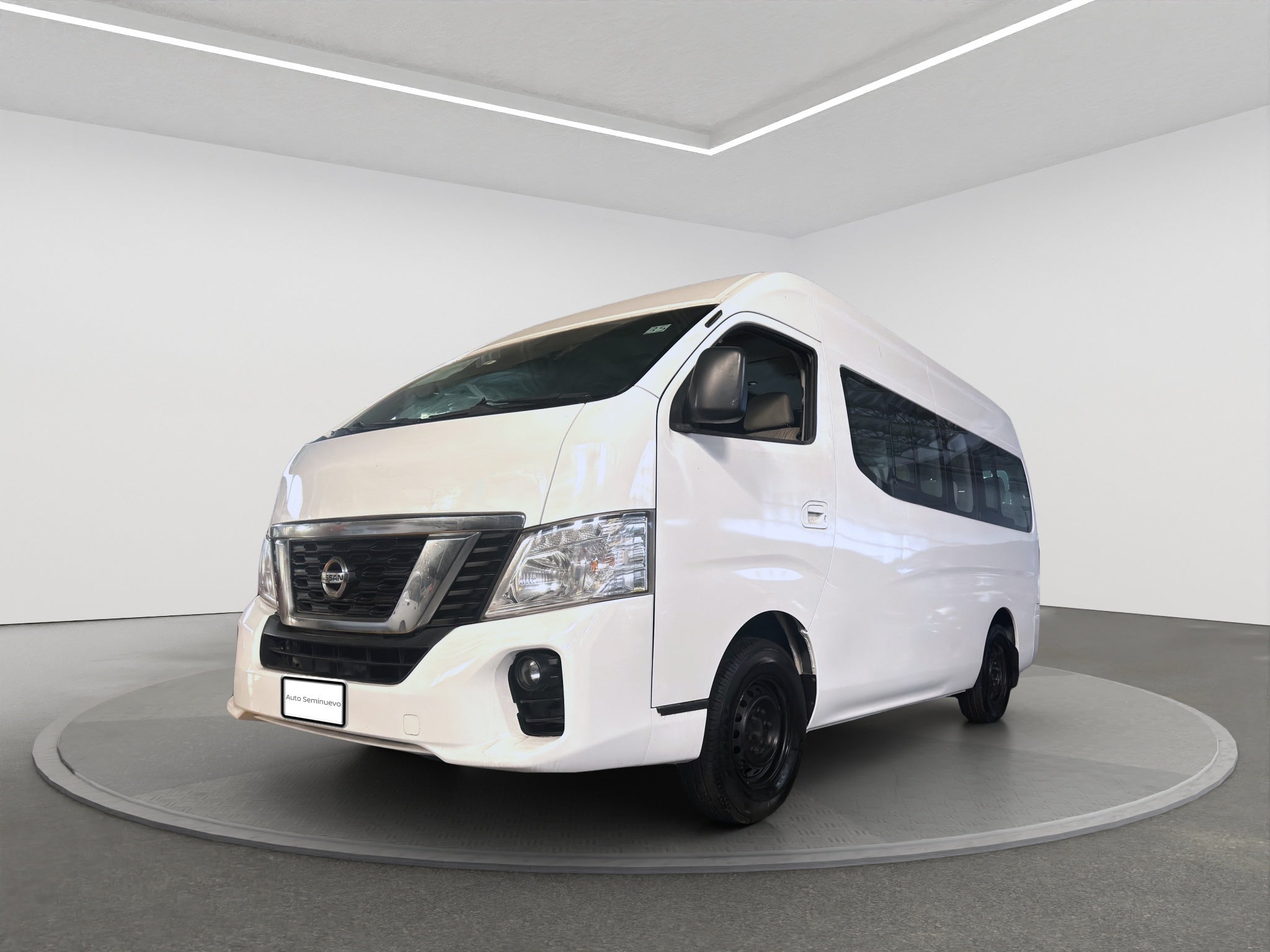 2022 Nissan URVAN 4 PTS AMPLIA TM5 AAC DESEM TRAS 15 PAS