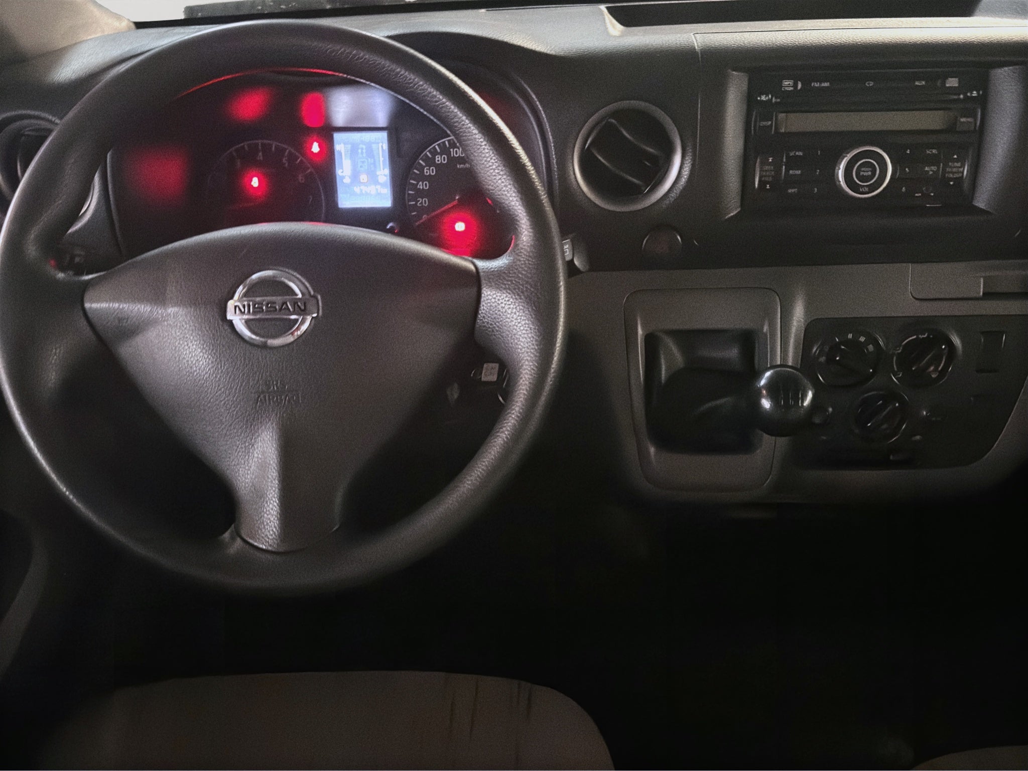 2022 Nissan URVAN 4 PTS AMPLIA TM5 AAC DESEM TRAS 15 PAS