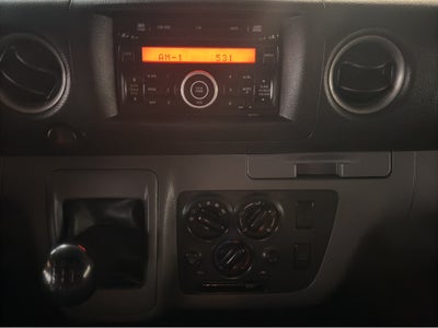 2022 Nissan URVAN 4 PTS AMPLIA TM5 AAC DESEM TRAS 15 PAS