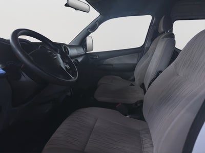 2022 Nissan URVAN 4 PTS AMPLIA TM5 AAC DESEM TRAS 15 PAS