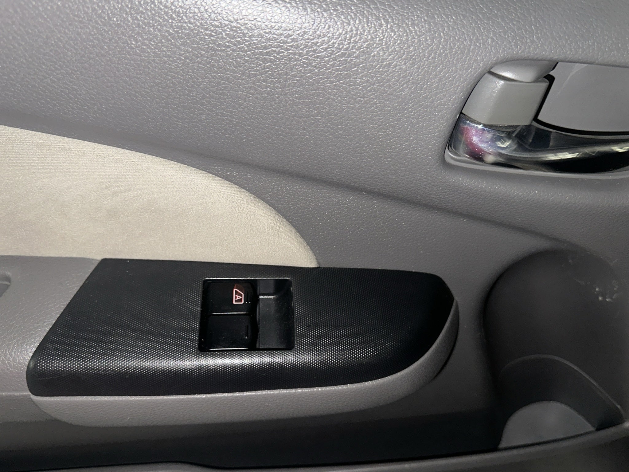 2022 Nissan URVAN 4 PTS AMPLIA TM5 AAC DESEM TRAS 15 PAS