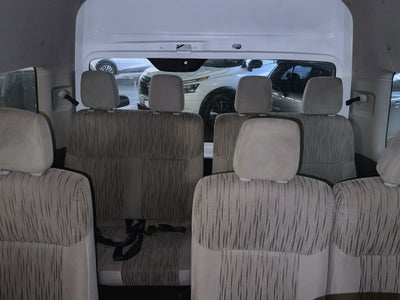 2022 Nissan URVAN 4 PTS AMPLIA TM5 AAC DESEM TRAS 15 PAS