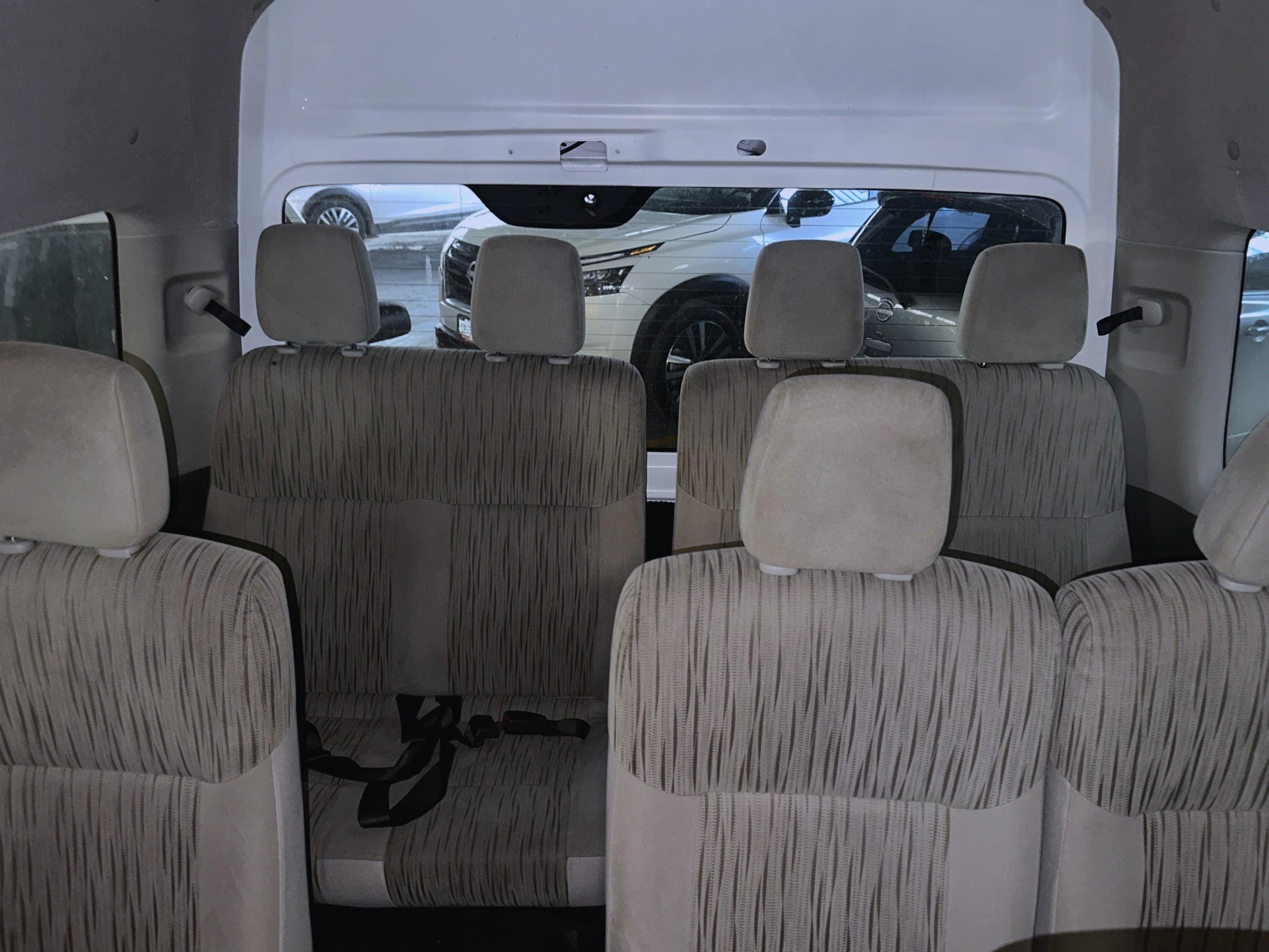 2022 Nissan URVAN 4 PTS AMPLIA TM5 AAC DESEM TRAS 15 PAS