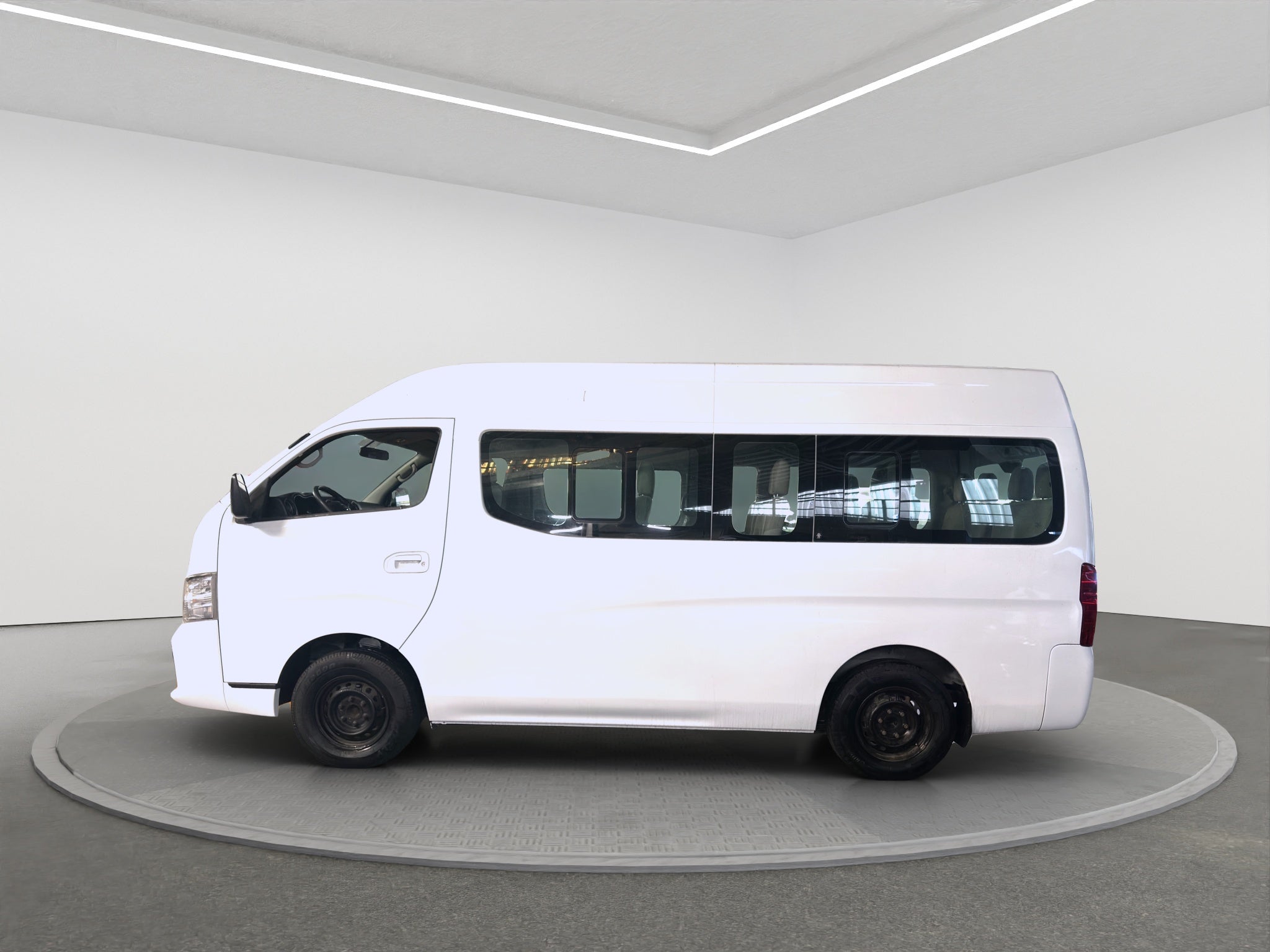 2022 Nissan URVAN 4 PTS AMPLIA TM5 AAC DESEM TRAS 15 PAS