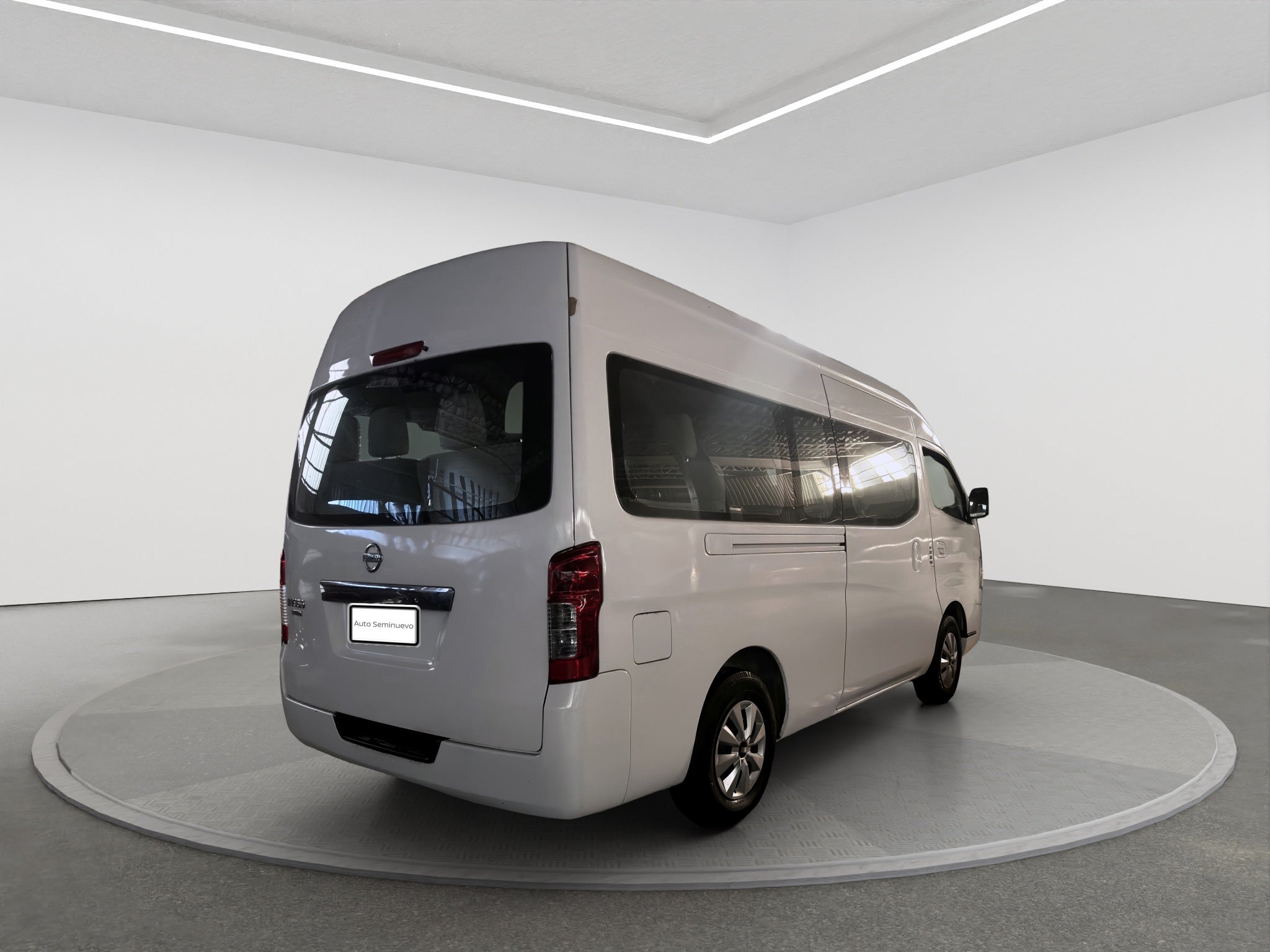 2022 Nissan URVAN 4 PTS AMPLIA TM5 AAC DESEM TRAS 15 PAS