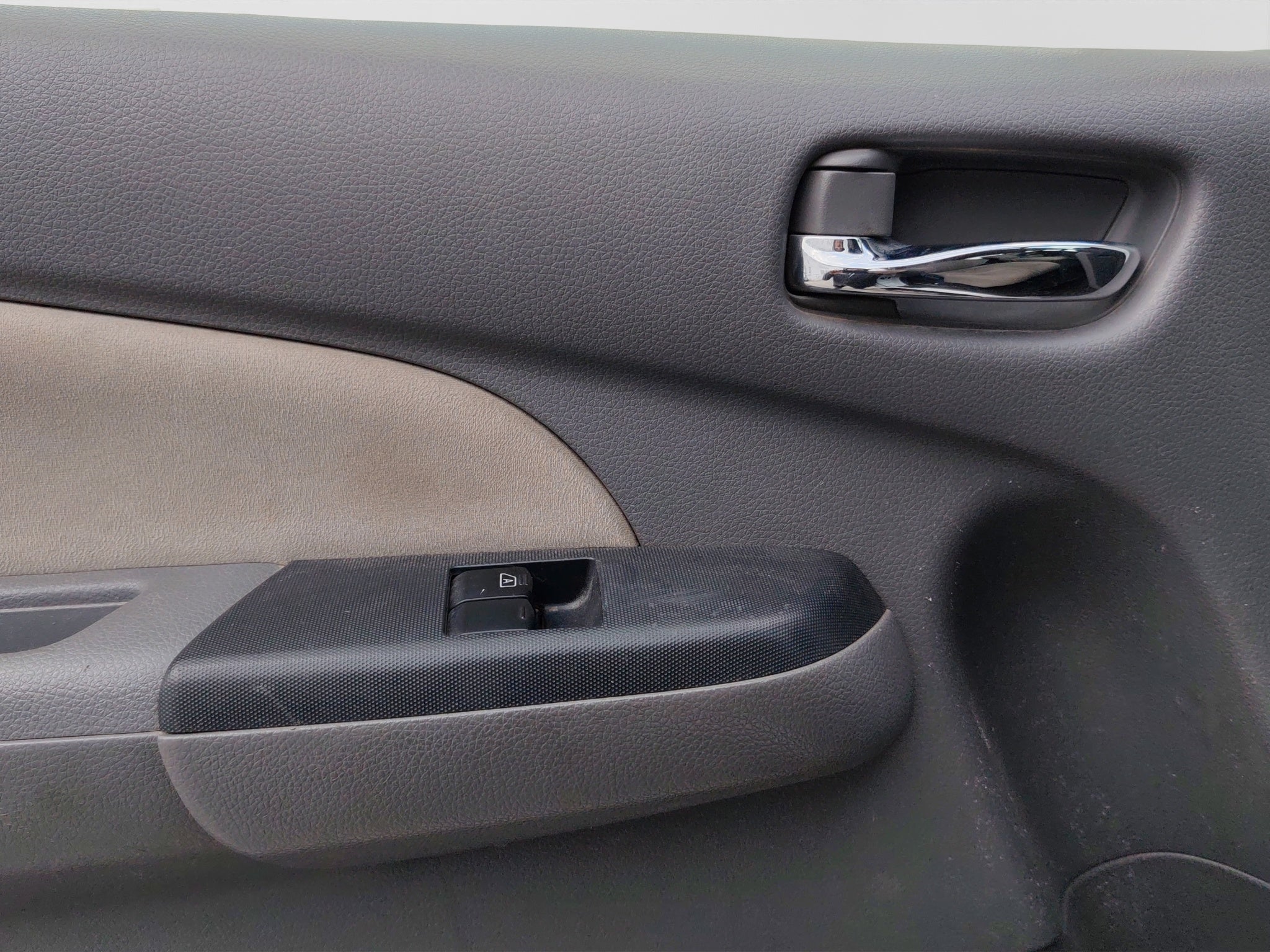 2021 Nissan URVAN 4 PTS AMPLIA TM5 AAC DESEM TRAS 15 PAS