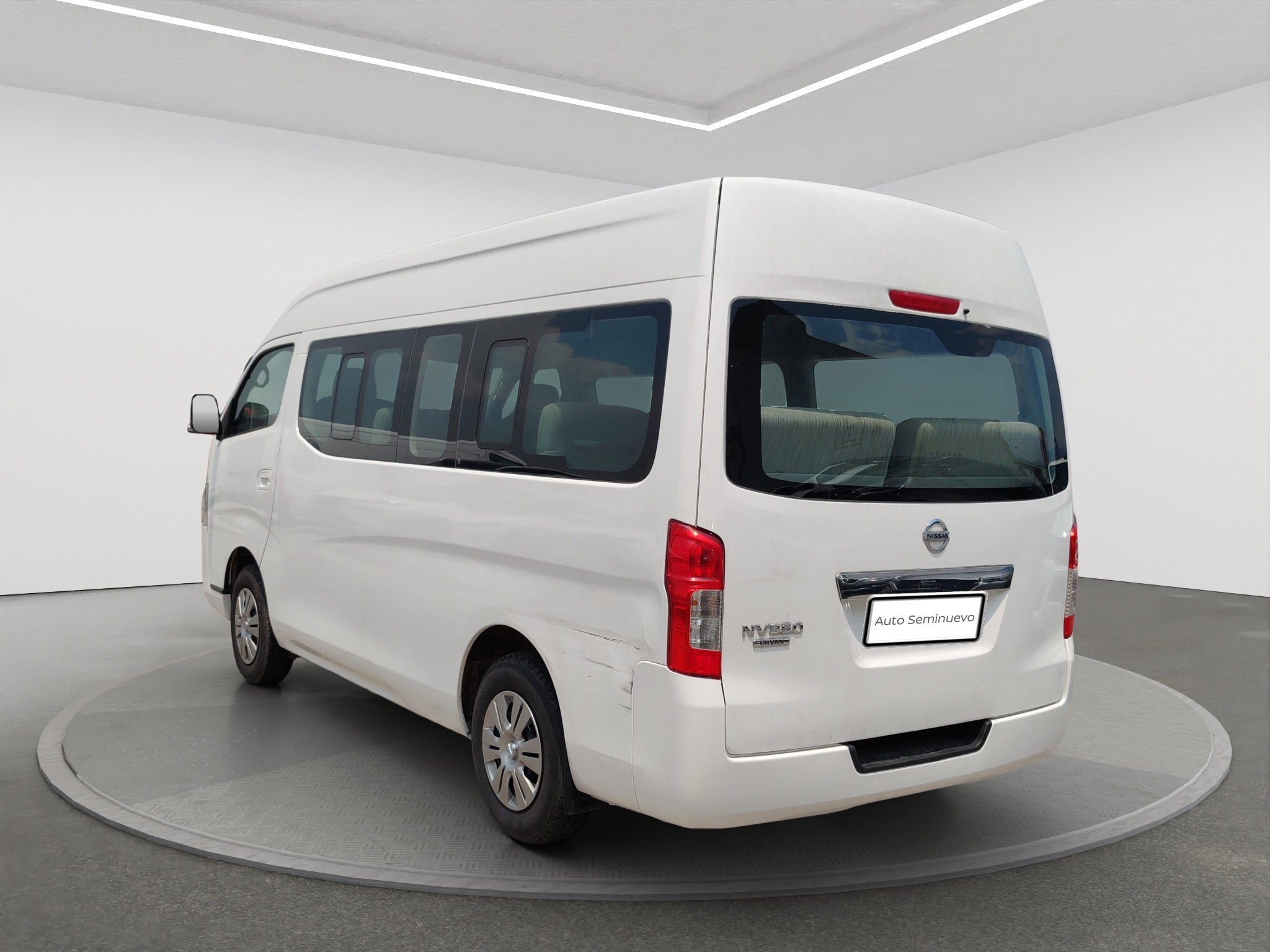2021 Nissan URVAN 4 PTS AMPLIA TM5 AAC DESEM TRAS 15 PAS