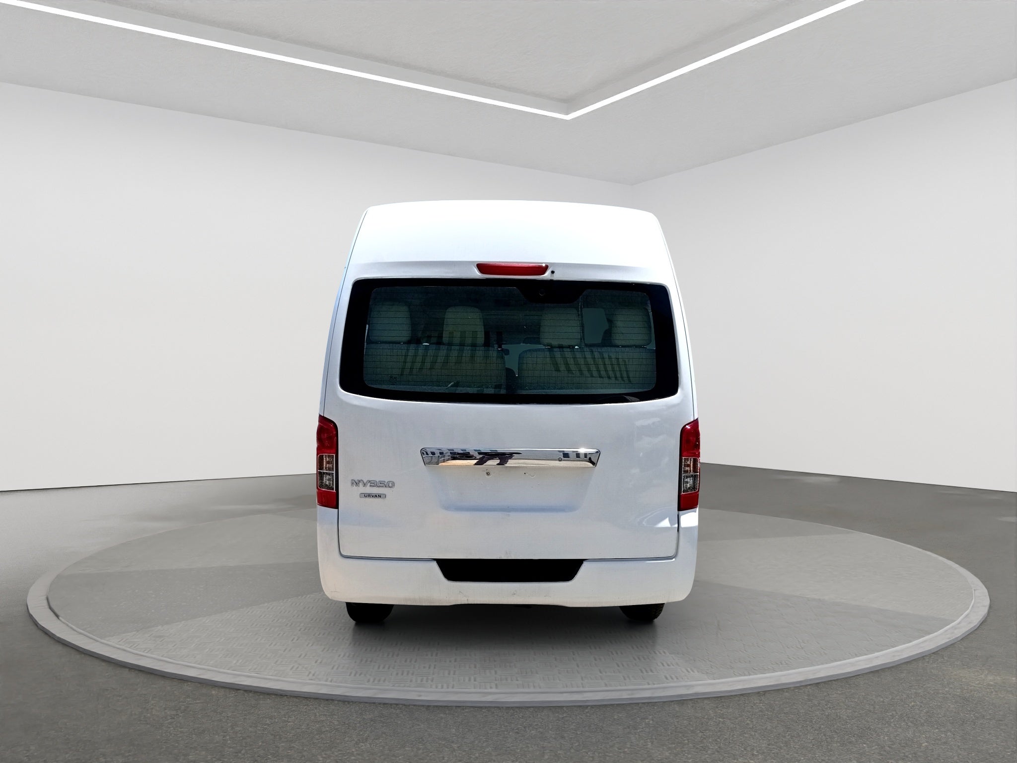 2020 Nissan URVAN 4 PTS AMPLIA TM5 AAC DESEM TRAS 15 PAS