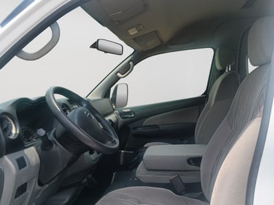 2020 Nissan URVAN 4 PTS AMPLIA TM5 AAC DESEM TRAS 15 PAS