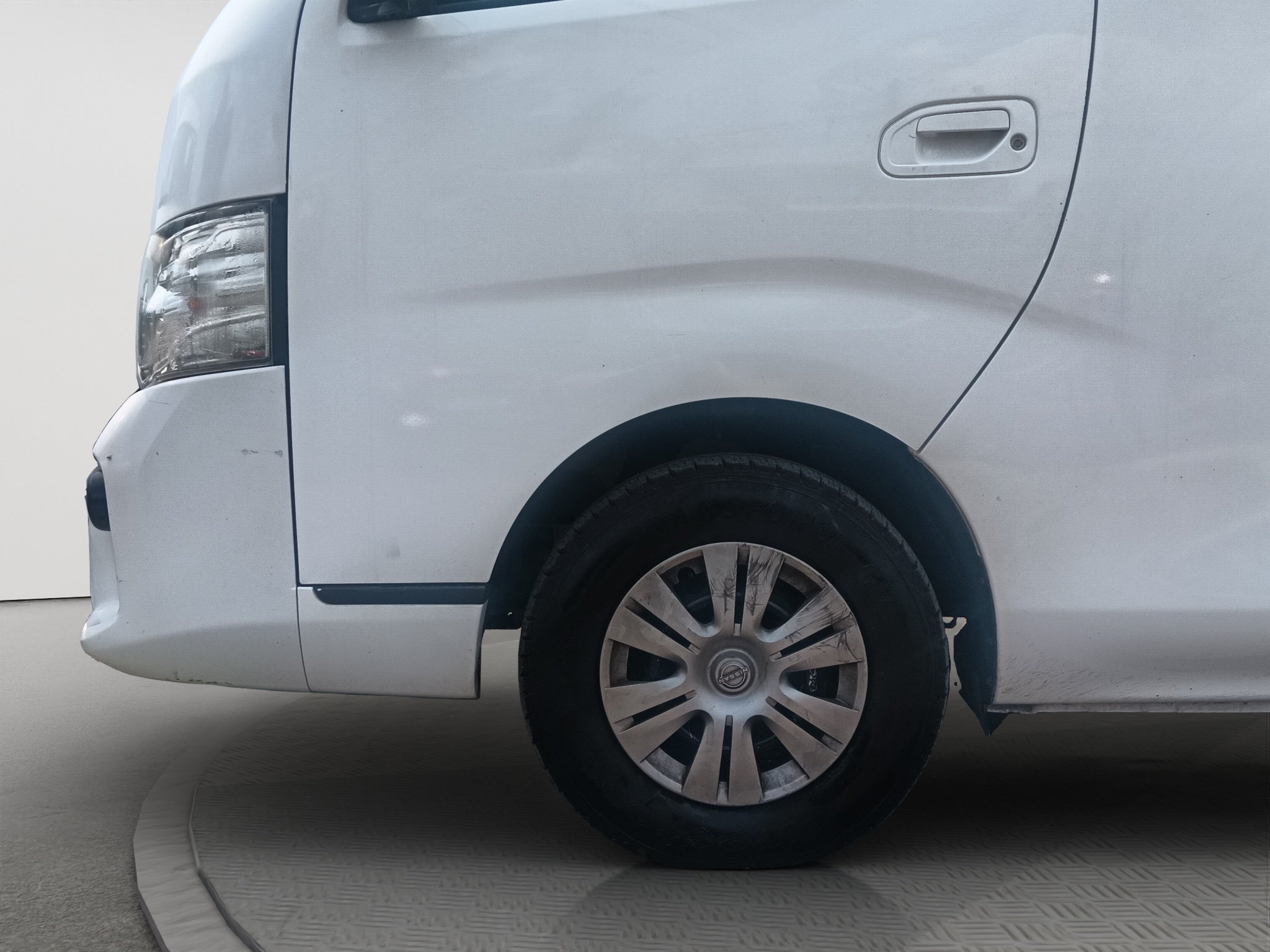 2020 Nissan URVAN 4 PTS AMPLIA TM5 AAC DESEM TRAS 15 PAS